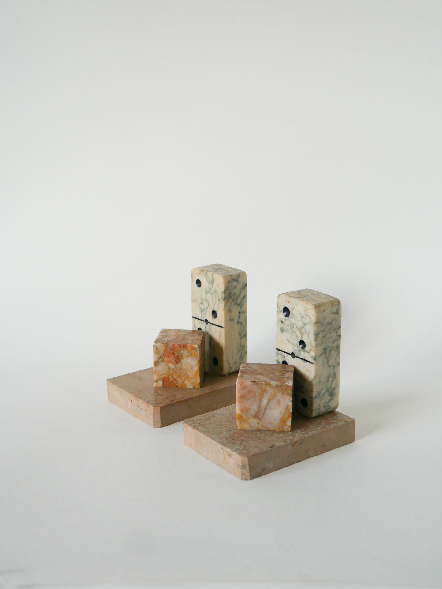 Paire de serre-livres en marbre, modèle Domino, 1950