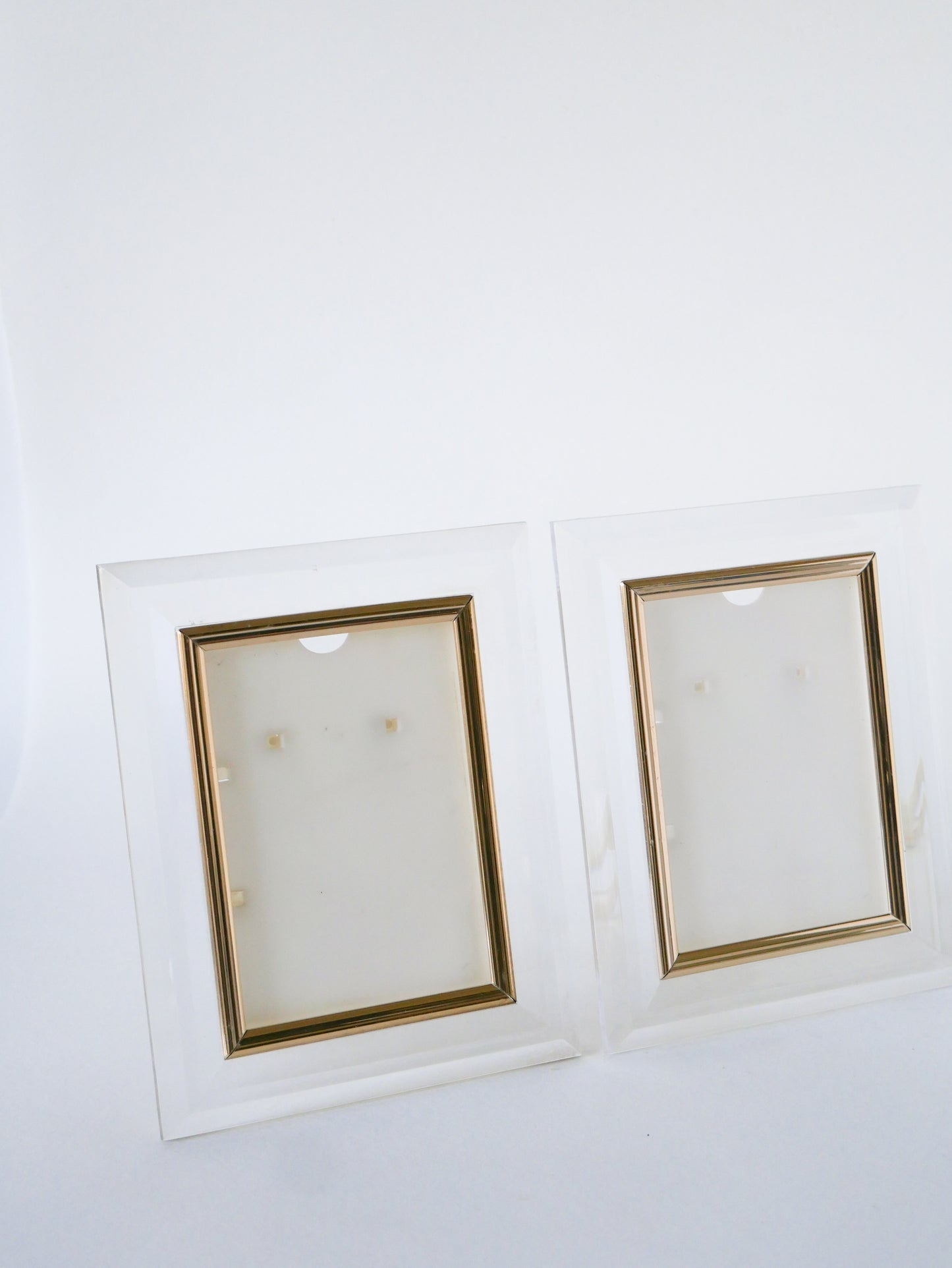 Cadre photo à poser en plexi, détail Doré, 1980