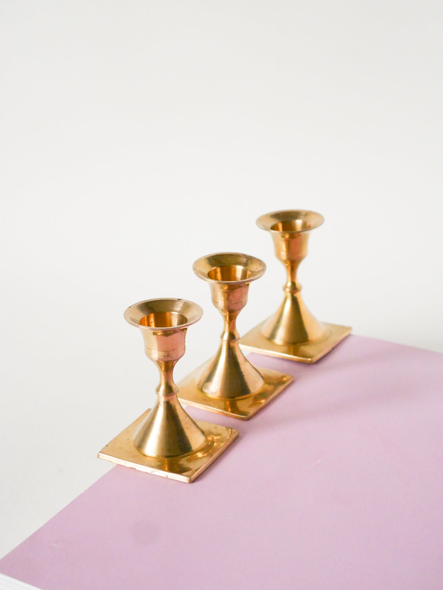 Ensemble de 6 bougeoirs en laiton, 1950