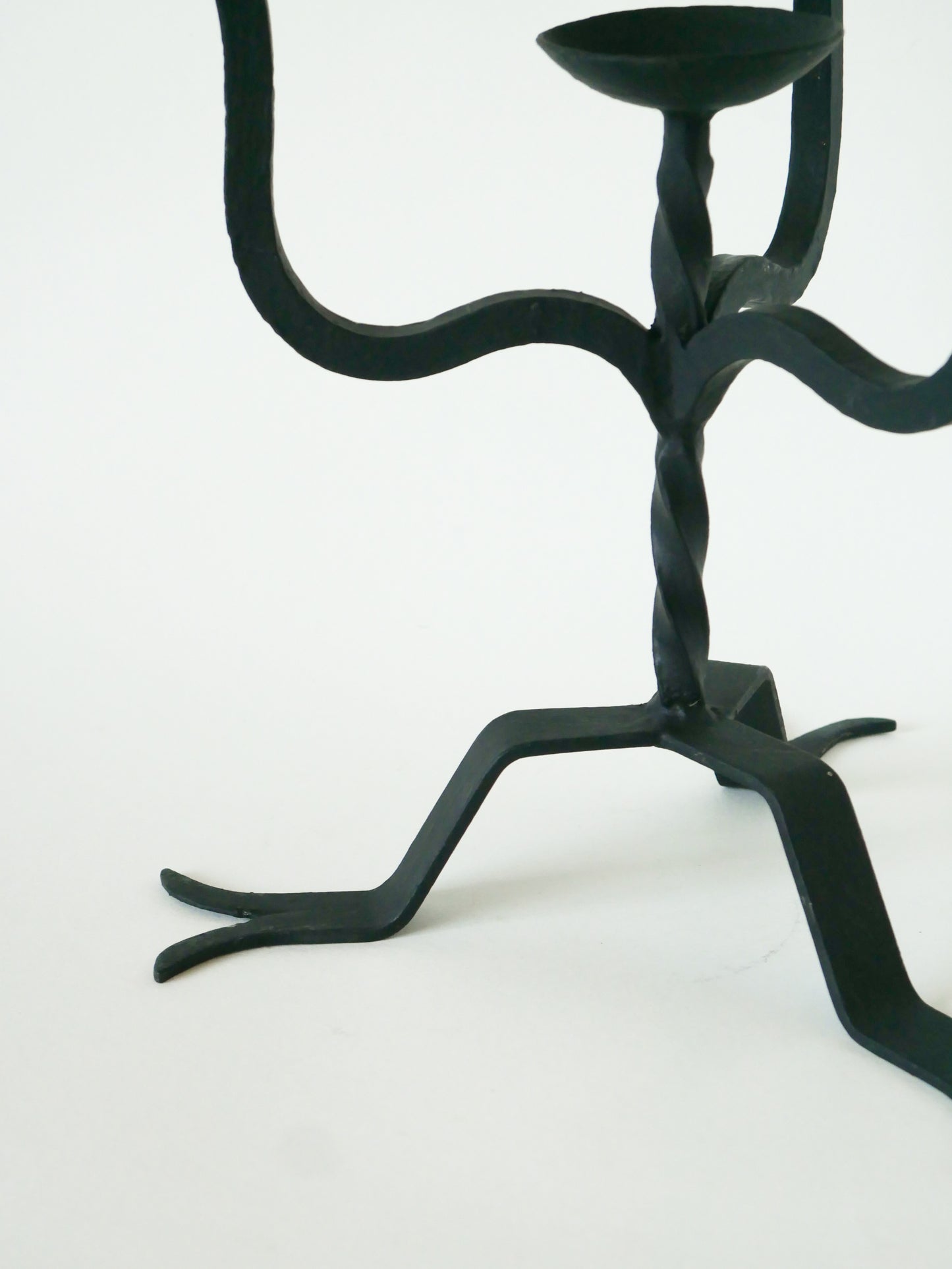 Très grand bougeoir quatre feux en fer forgé, Brutaliste, 1970 - 34 X 34 cm