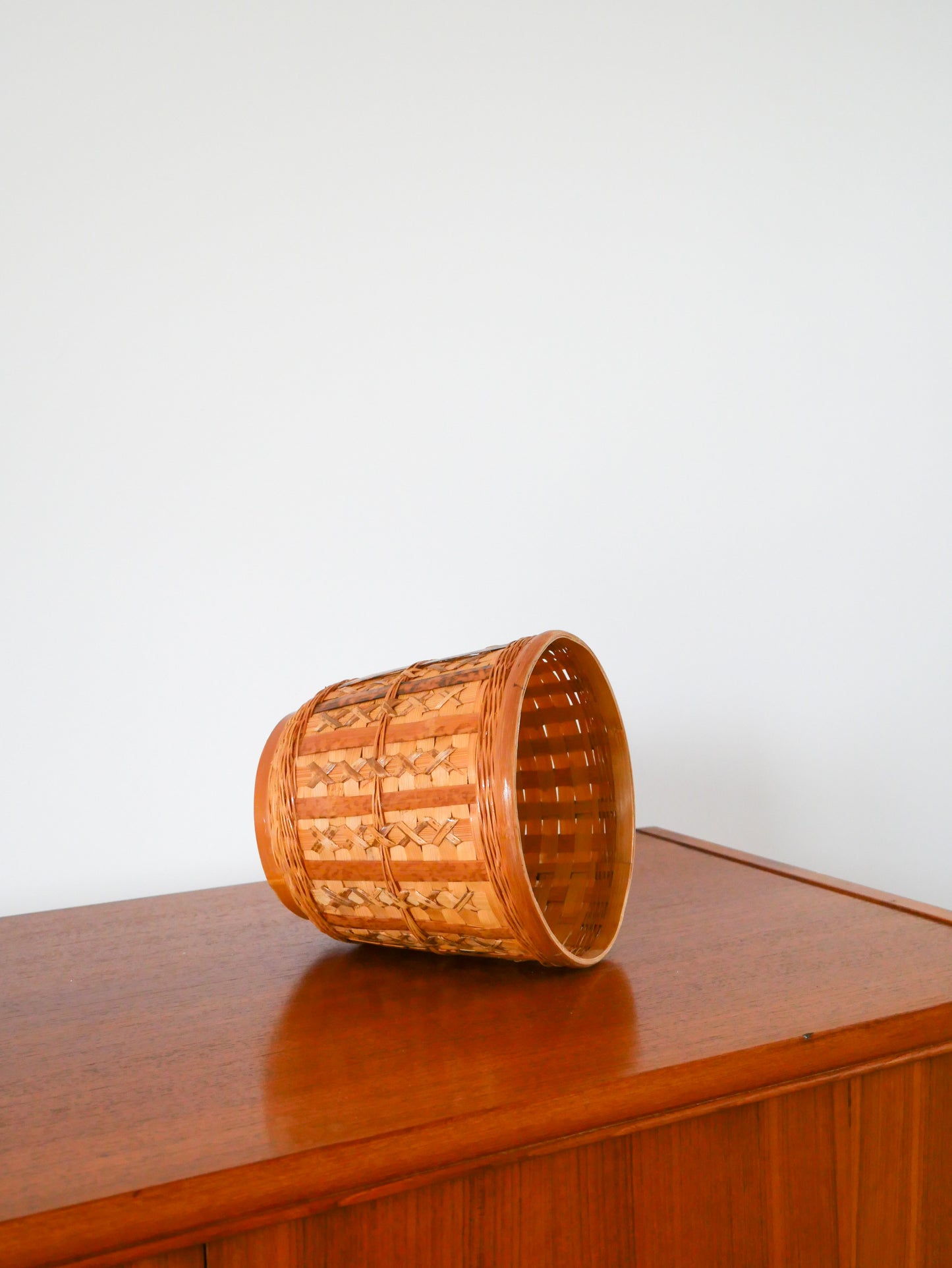 Petit cache-pot en rotin Design 1970