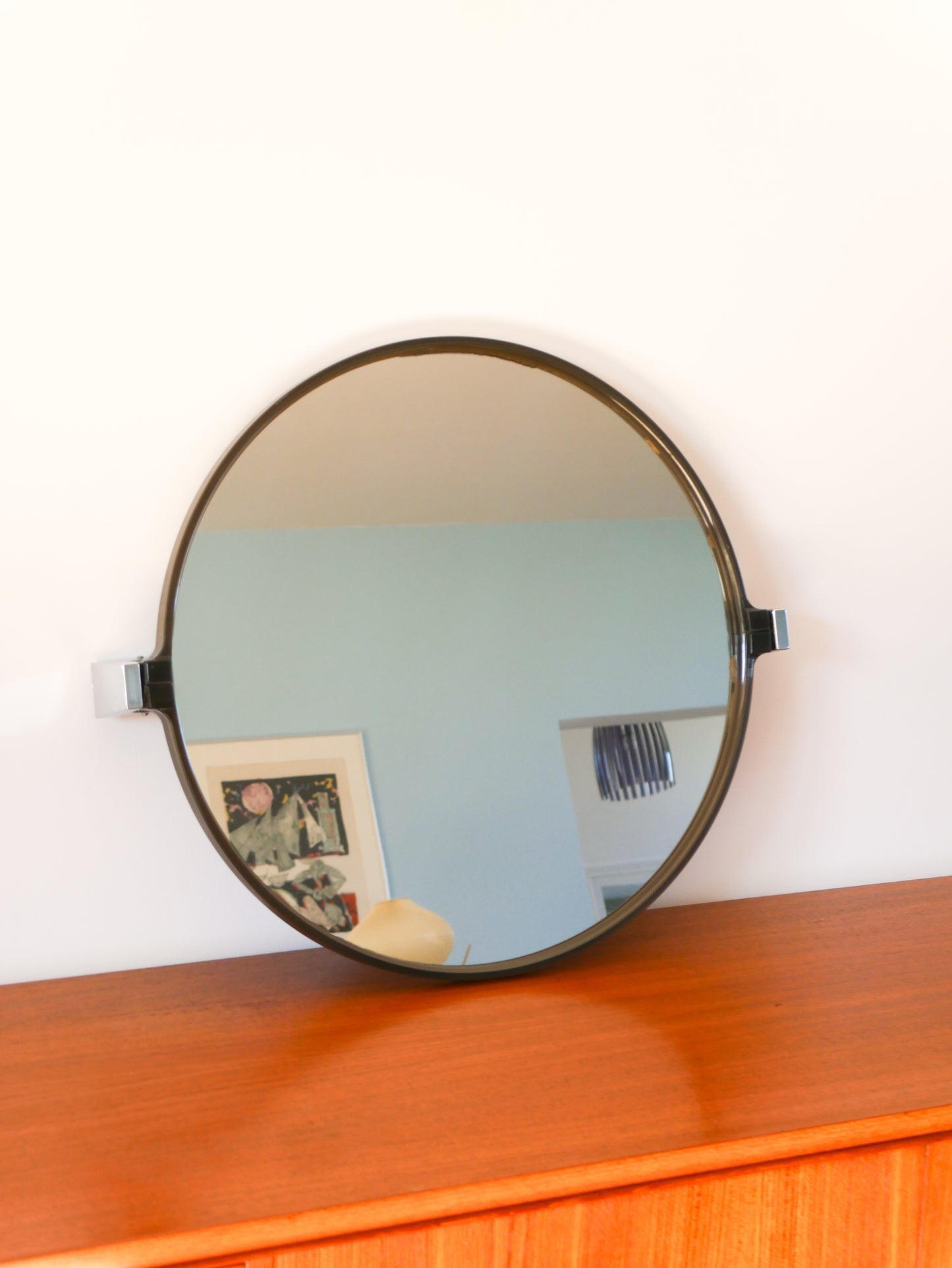 Miroir en plexi fumé et tenants en chrome, Design, 1970