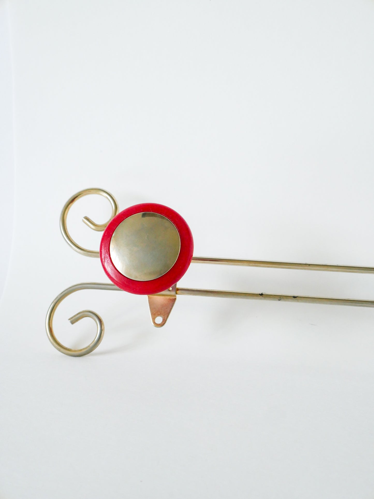 Portemanteau en laiton et plastique rouge, vintage, 1970