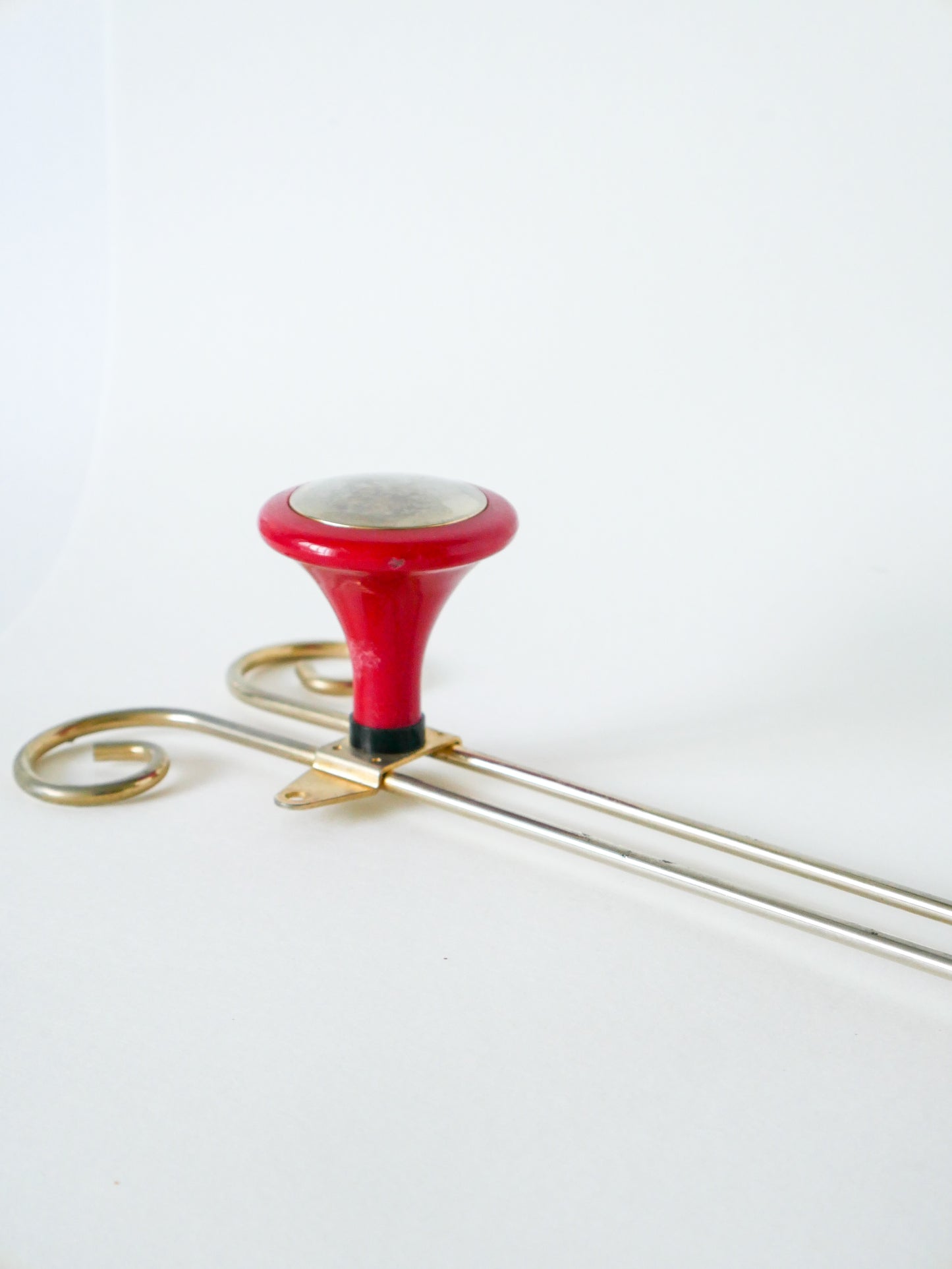 Portemanteau en laiton et plastique rouge, vintage, 1970