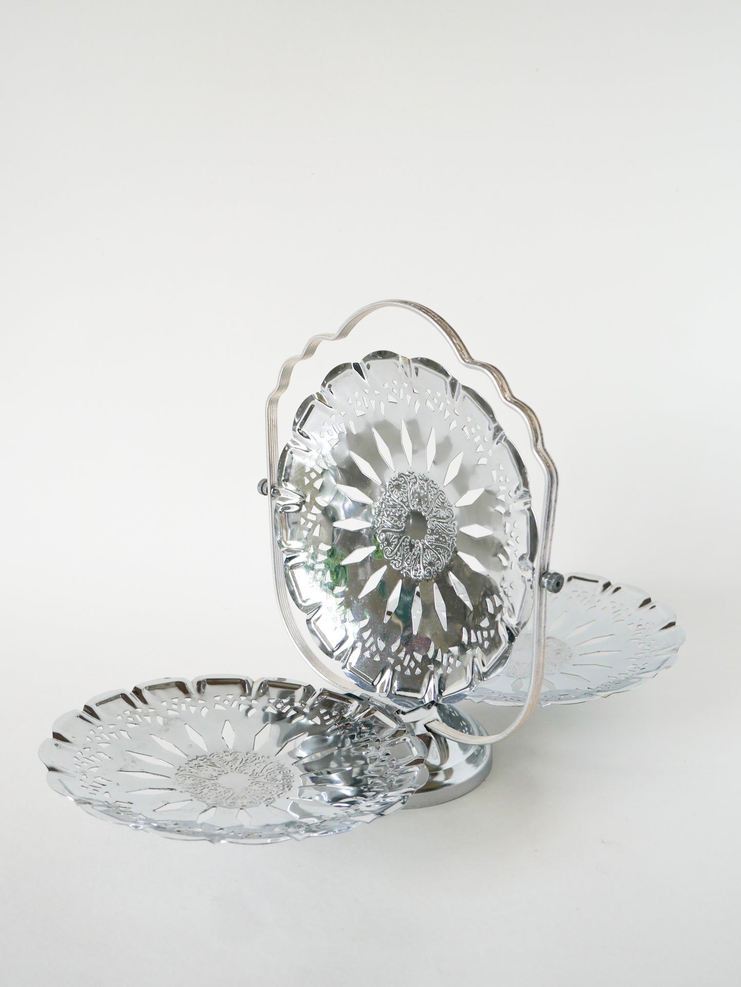 Grand plat / présentoir pliant en inox avec trois plateaux, 1970 - 44 X 27 X 23 cm