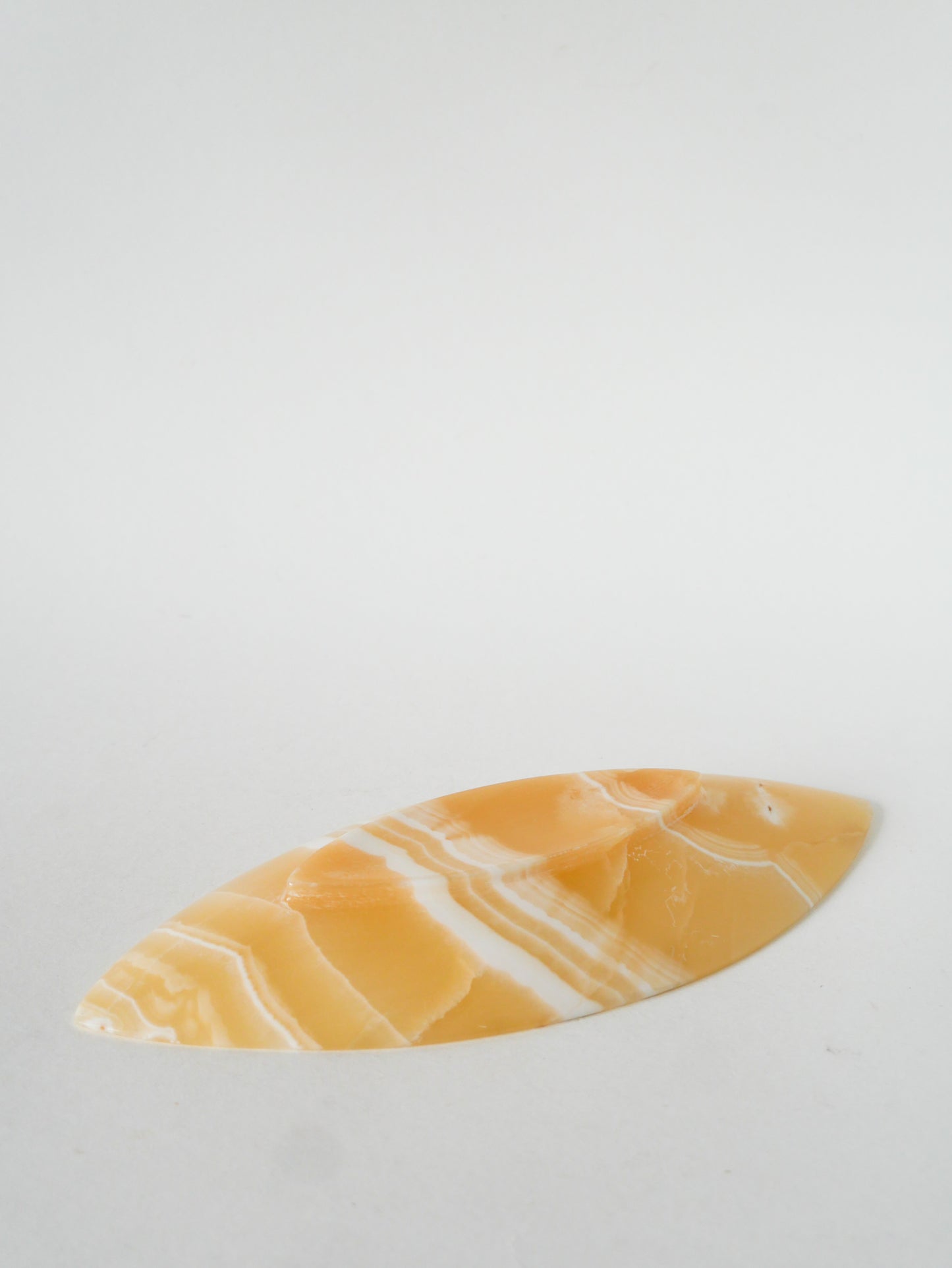 Vide-poche ovoïde en travertin, Design, 1970
