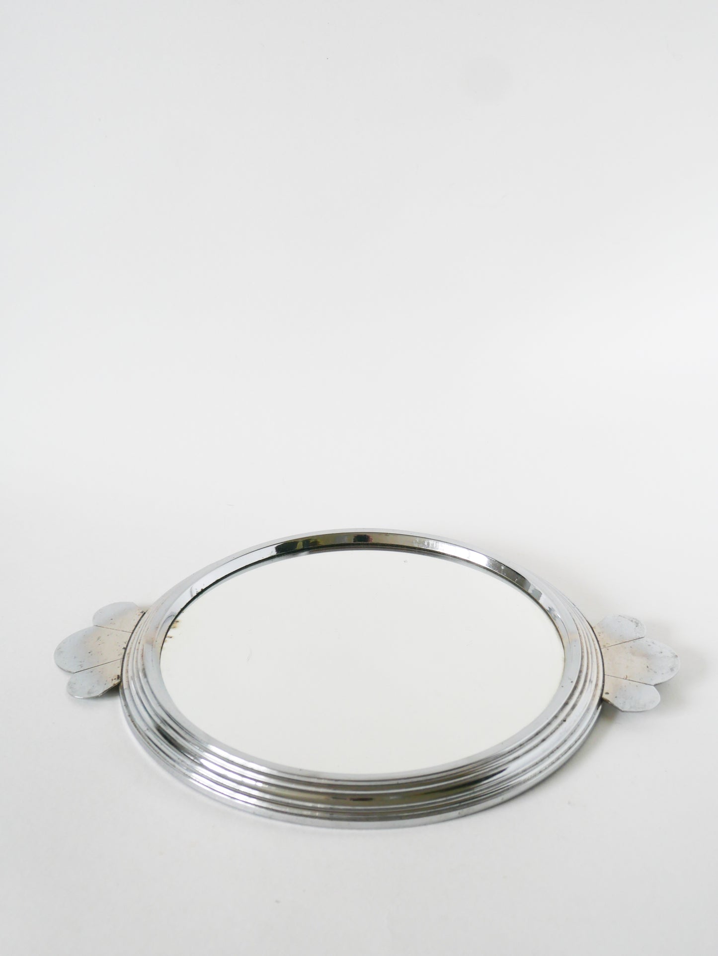 Plateau miroir en métal chromé, poignées travaillées, 1960