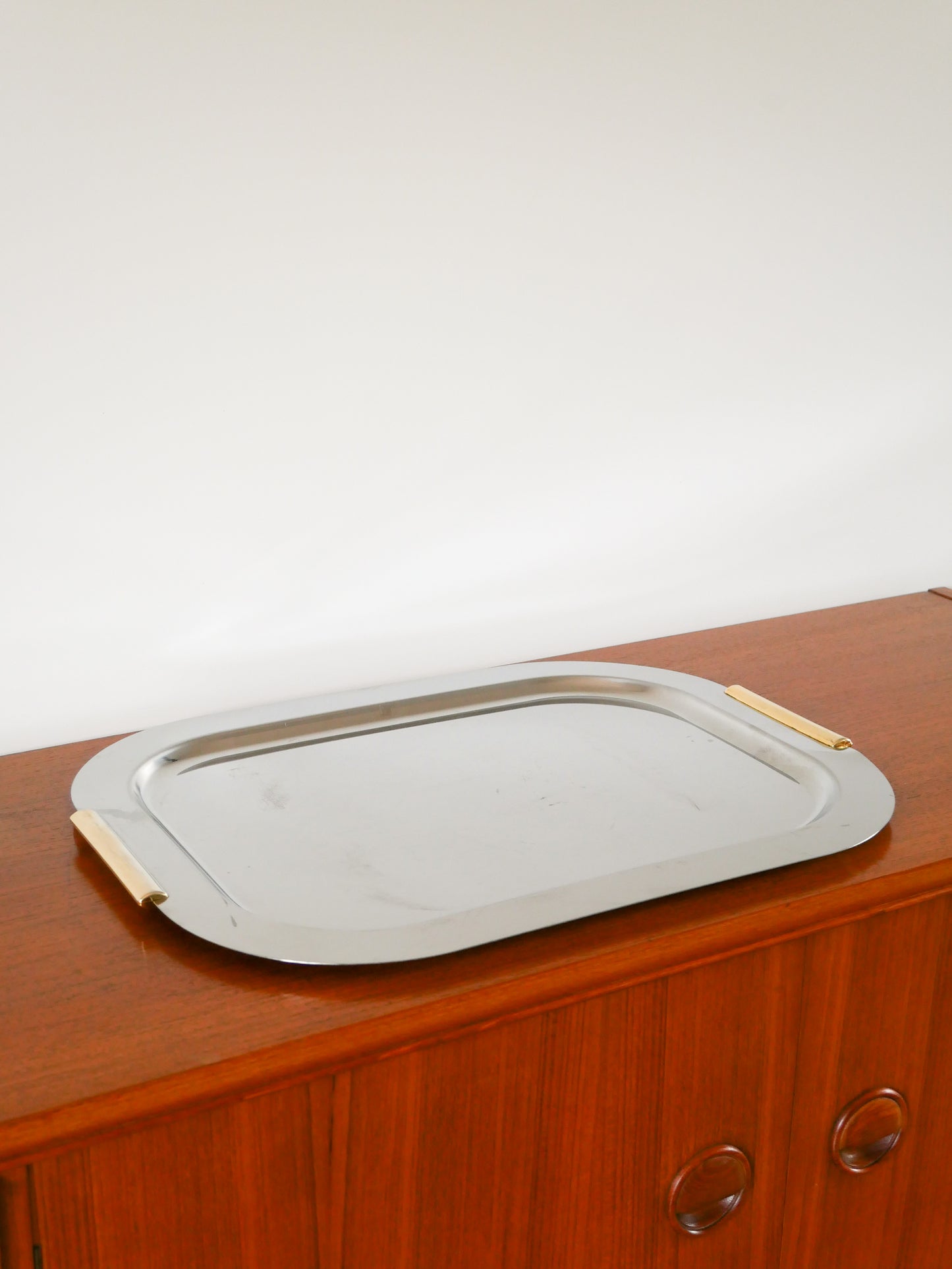 Plateau en inox rectangulaire, poignées en laiton doré, Design, 1980