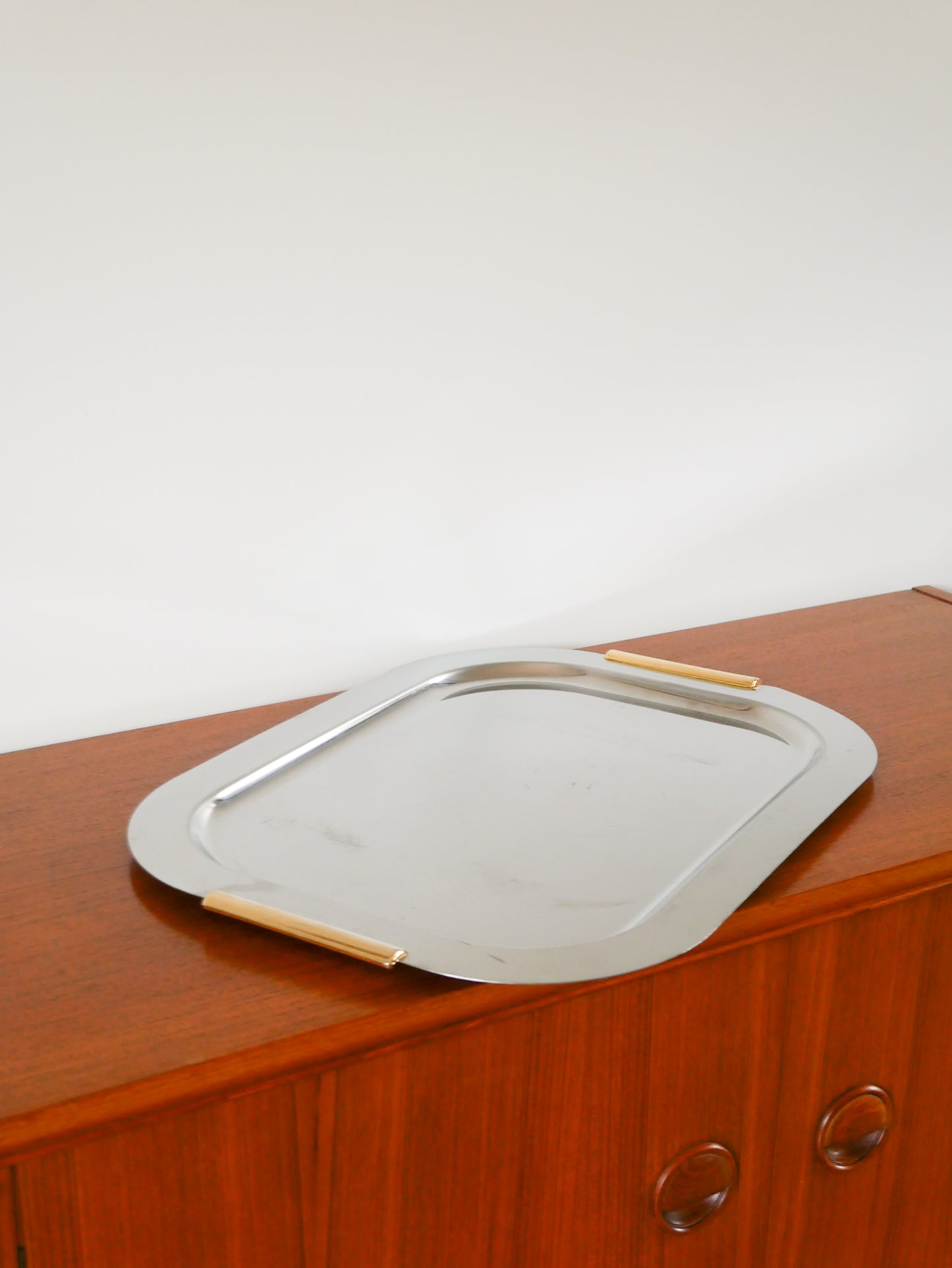 Plateau en inox rectangulaire, poignées en laiton doré, Design, 1980