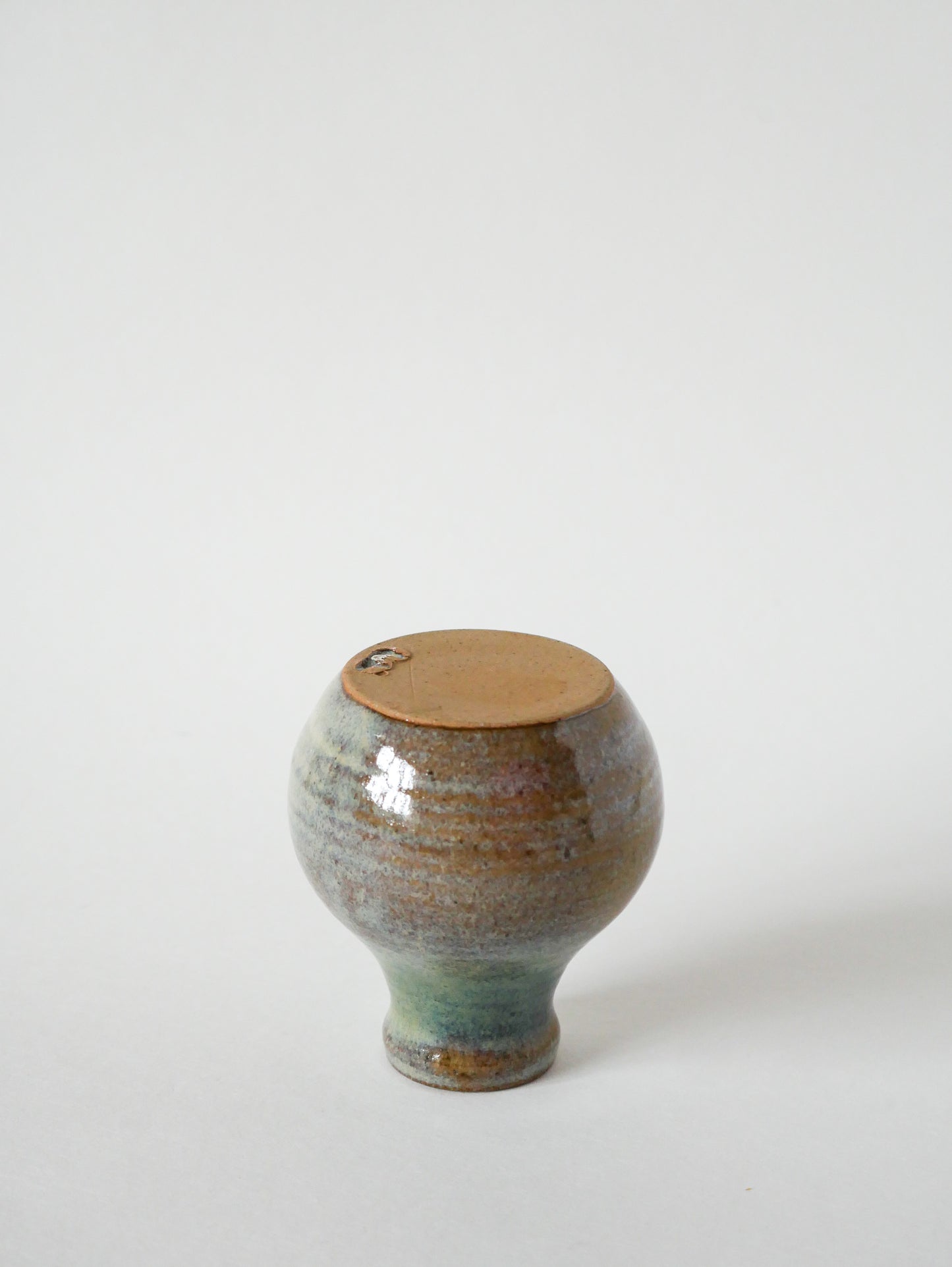 Petit vase en céramique en grès vernissé signé, 1970