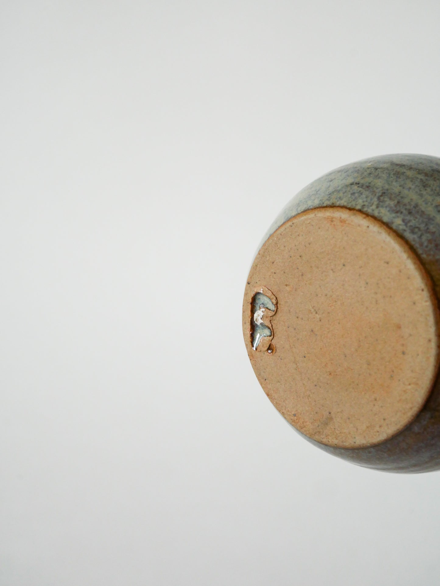 Petit vase en céramique en grès vernissé signé, 1970