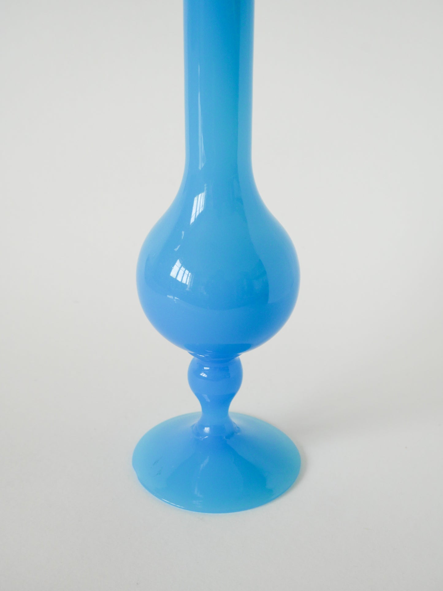 Grand vase en opaline bleu dentelé, 1970