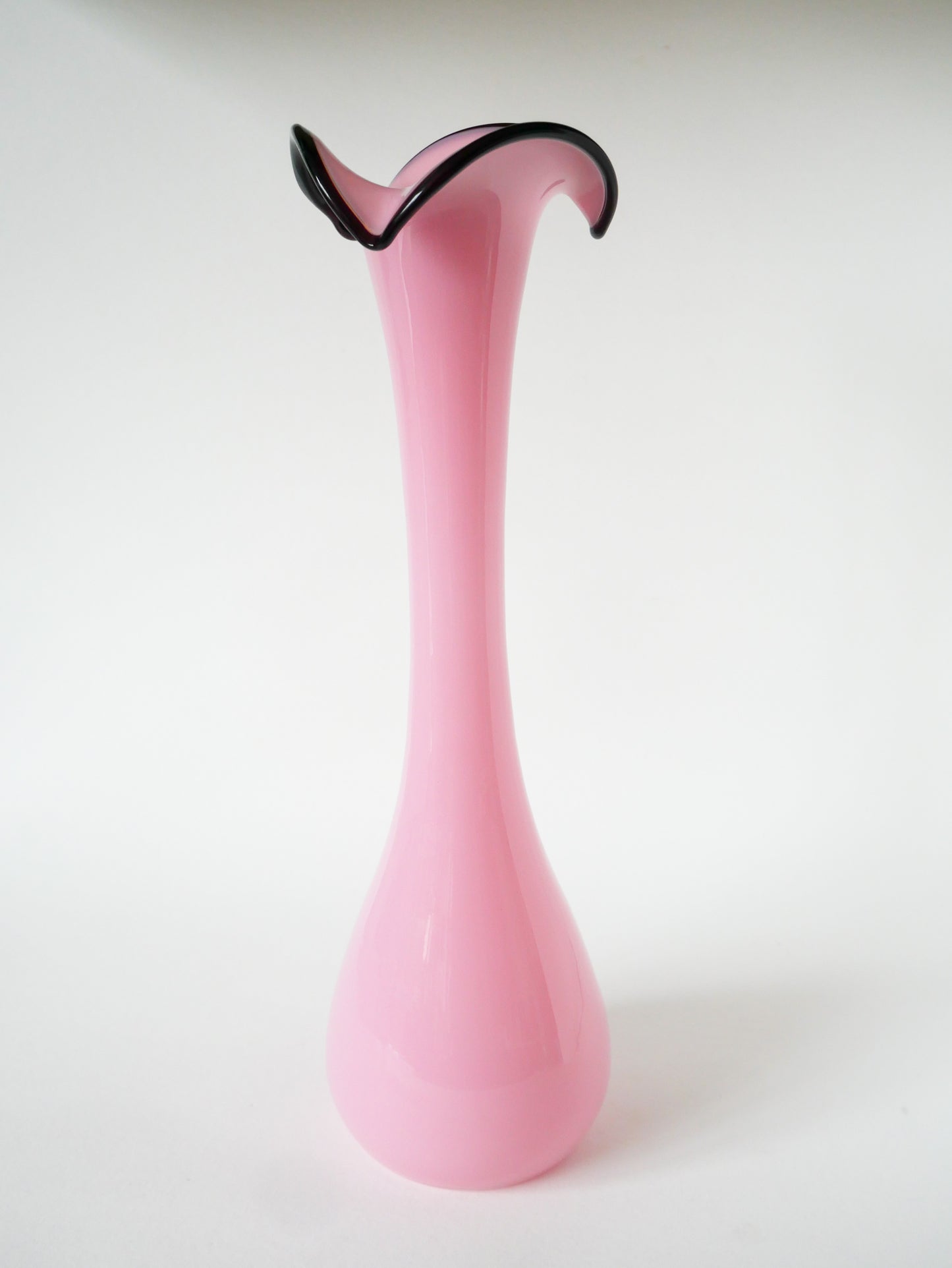 Très grand vase en opaline forme Corolle, Bicolore Rose bonbon et Violet, 1960