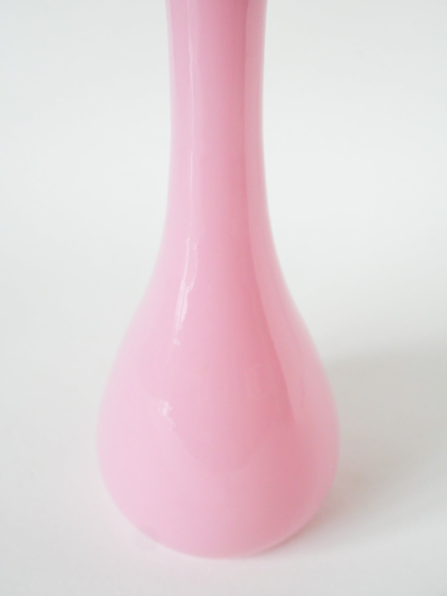 Très grand vase en opaline forme Corolle, Bicolore Rose bonbon et Violet, 1960