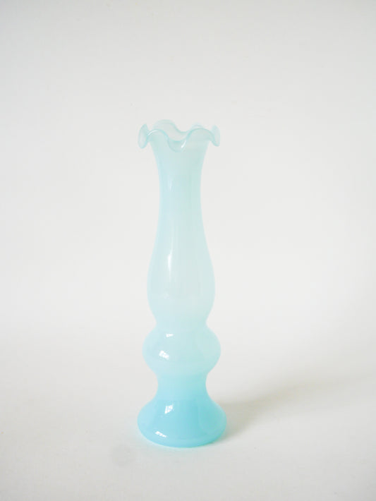 Vase en opaline à col dentelé, Bleu Ciel, 1960