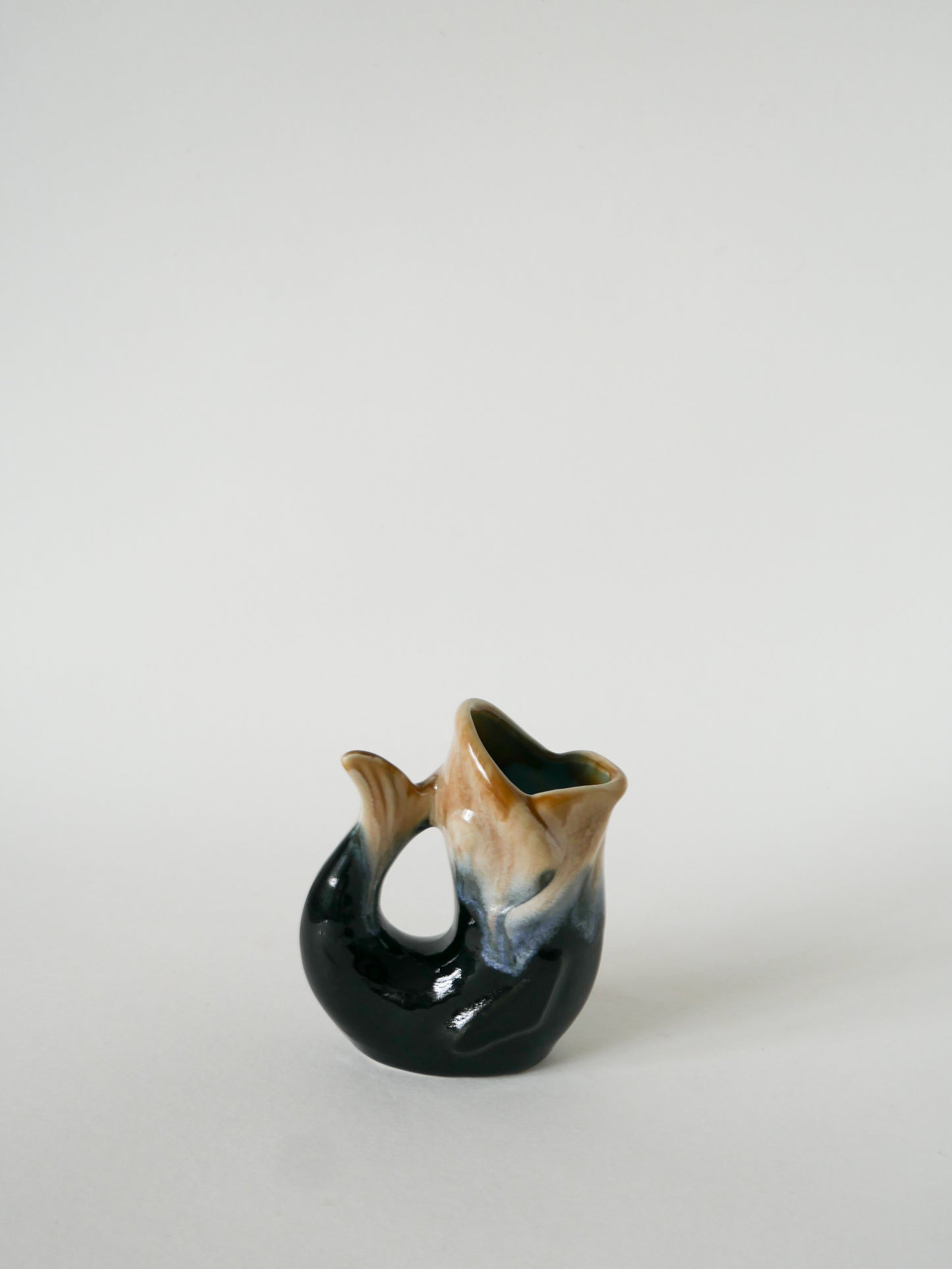 Mini vase poisson en céramique, Noir & Beige, 1970 - 13 X 11 cm
