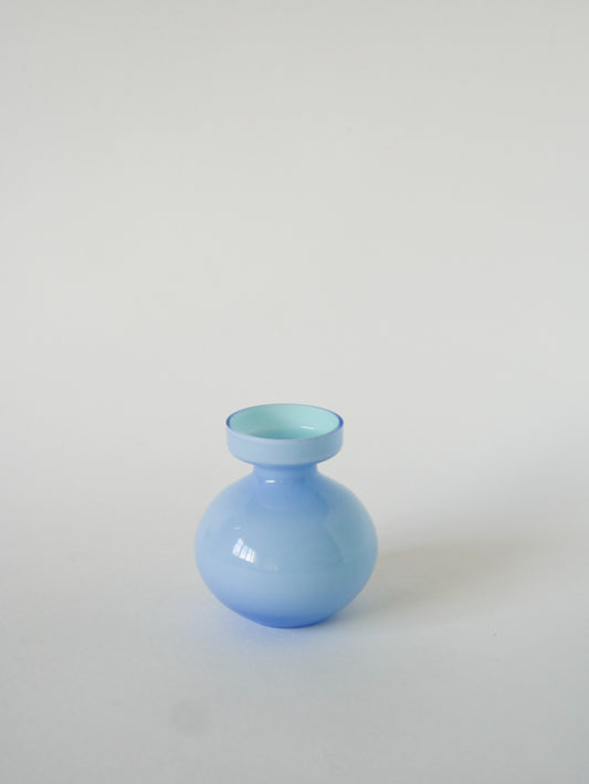 Petit vase boule en opaline, Bleu Ciel, 1960