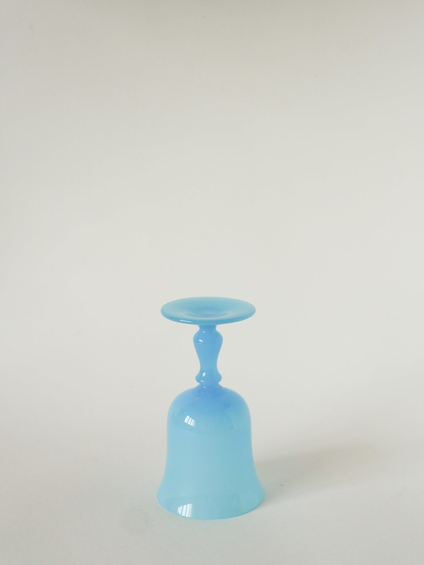 Vase en opaline, Bleu Ciel, 1970 - 18 X 10 cm