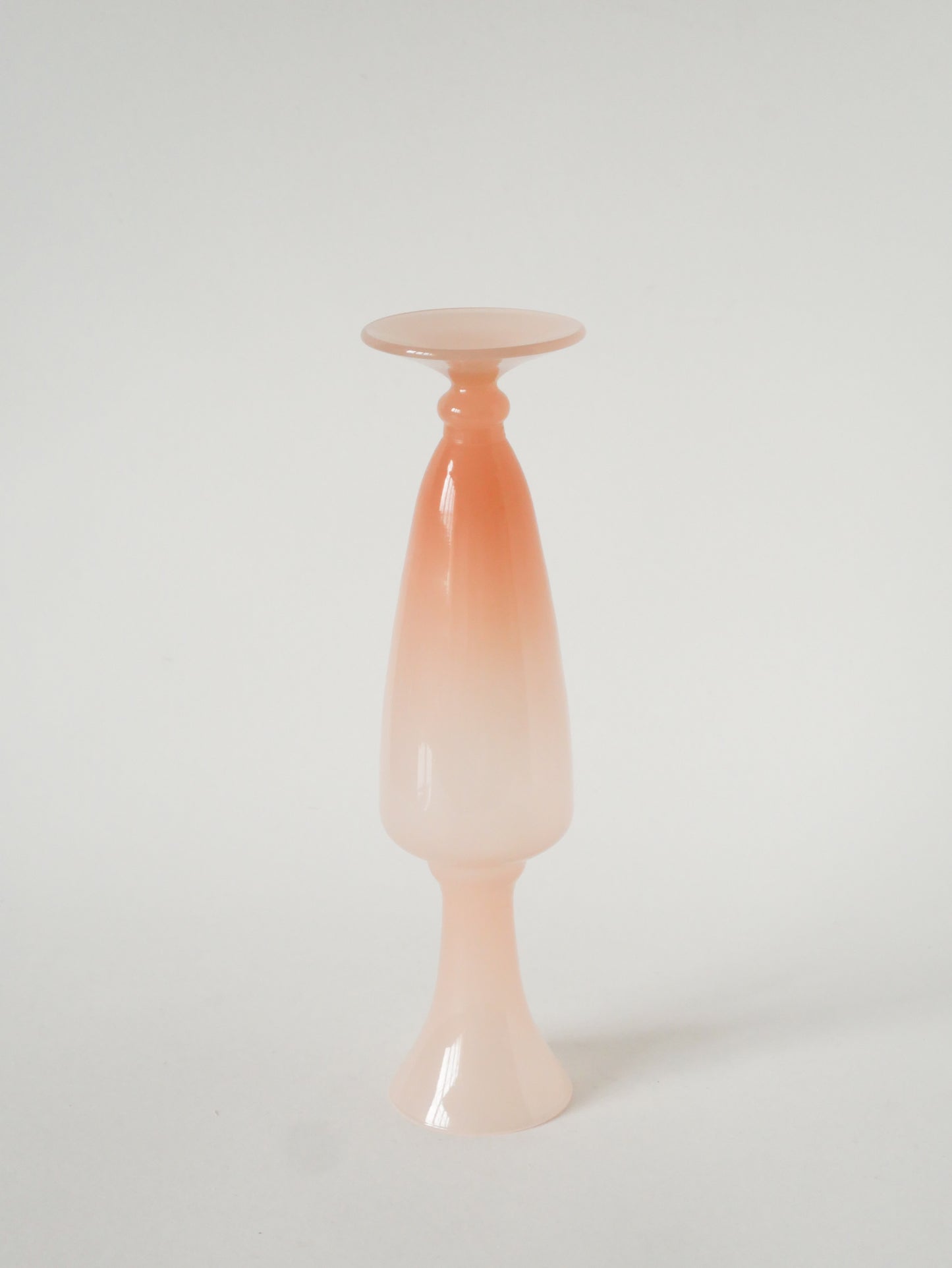 Vase en opaline, Rose Pâle, 1970 - 26.5 X 7 cm