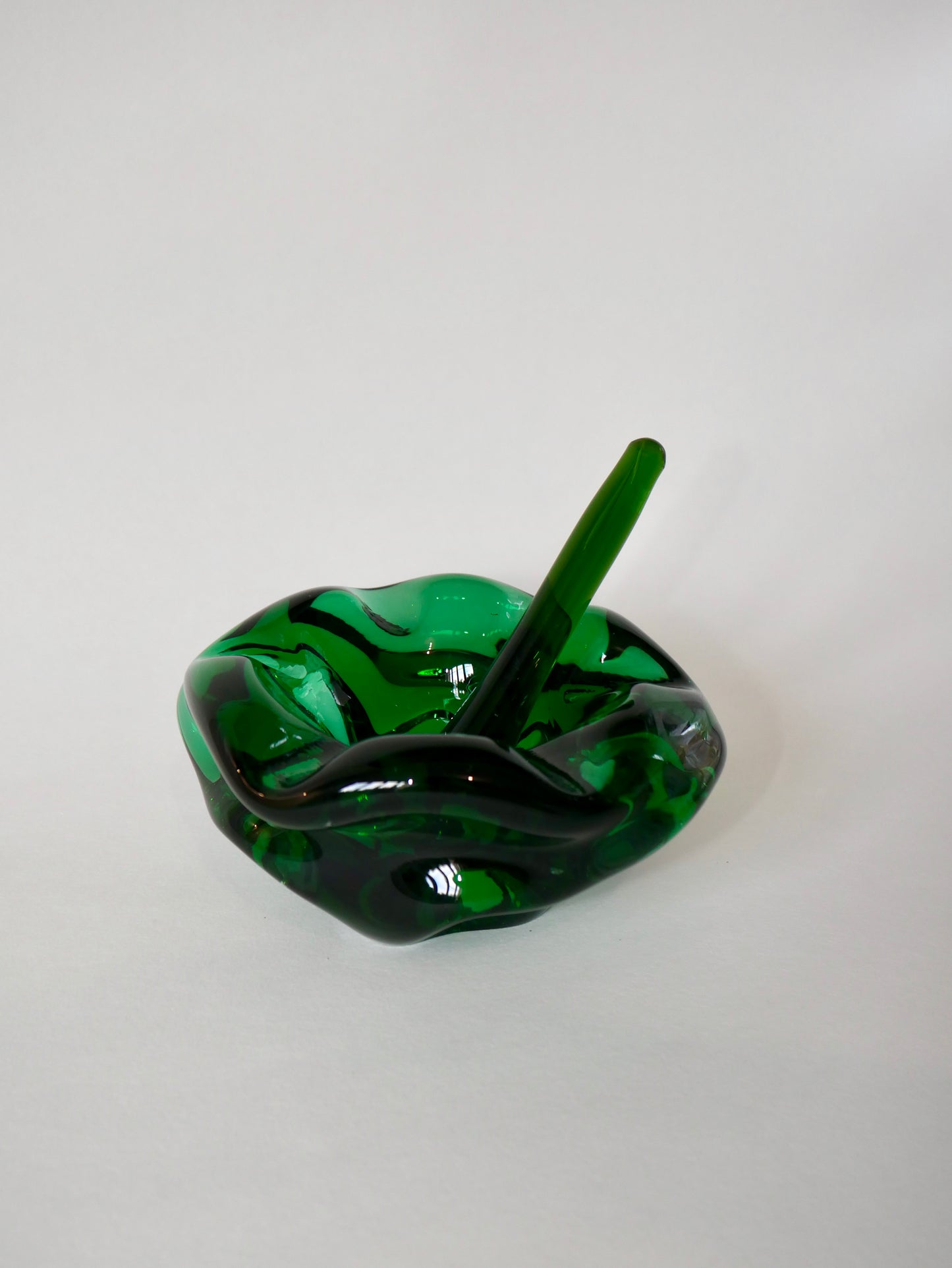 Mortier / vide-poche en verre de Murano vert 1970