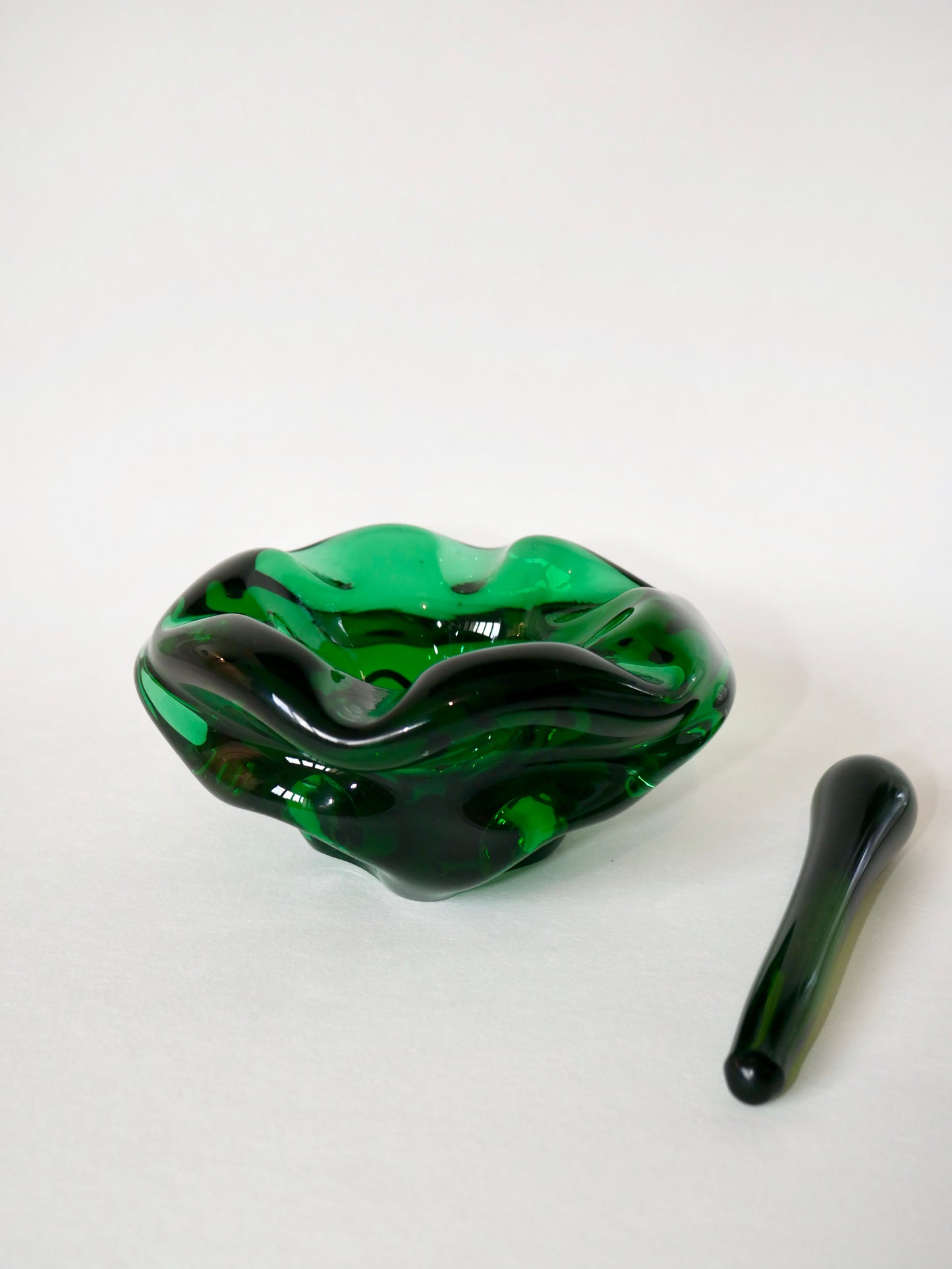 Mortier / vide-poche en verre de Murano vert 1970