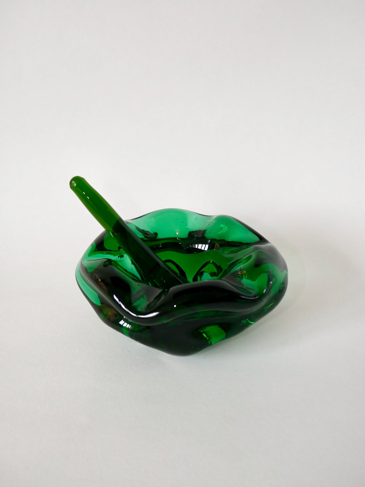 Mortier / vide-poche en verre de Murano vert 1970