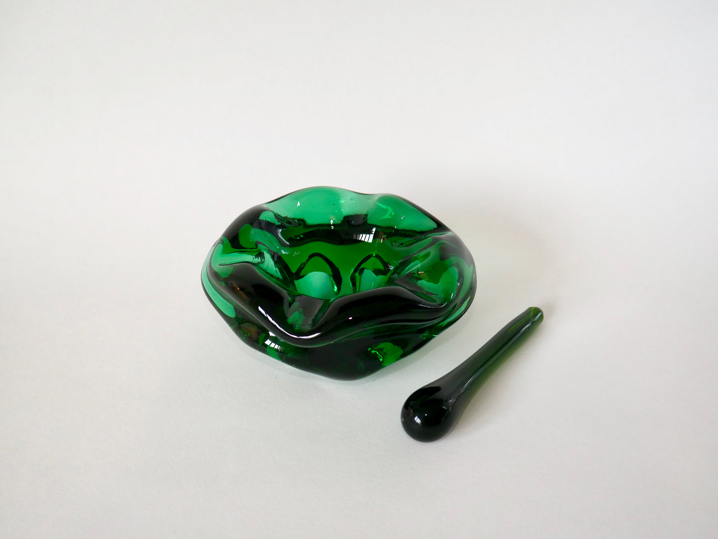 Mortier / vide-poche en verre de Murano vert 1970