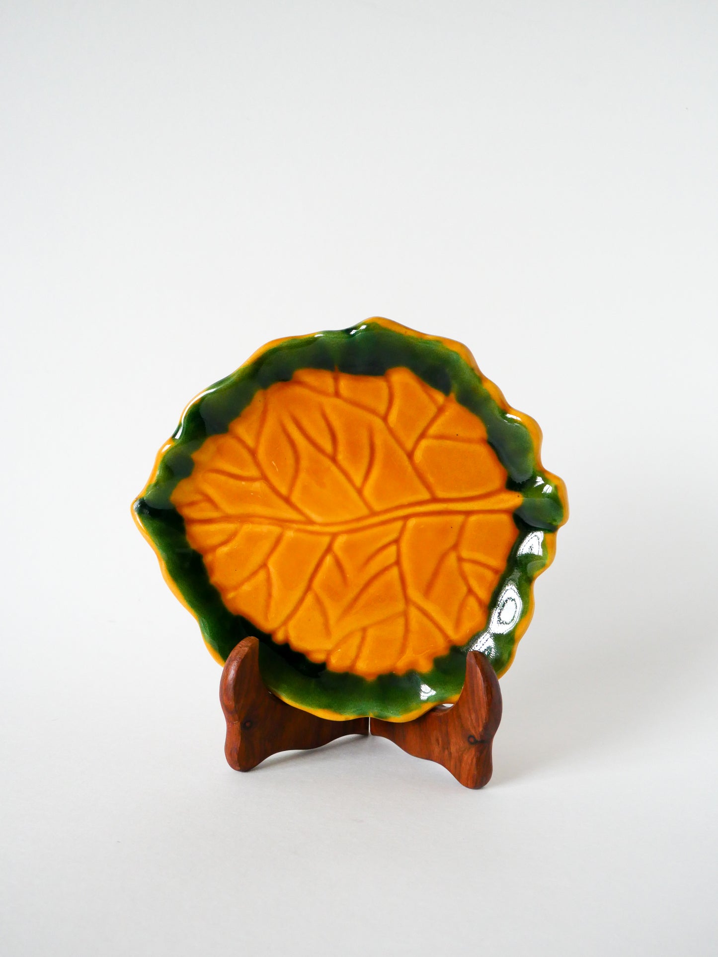 Vide-poche en barbotine feuille jaune et vert, 1970