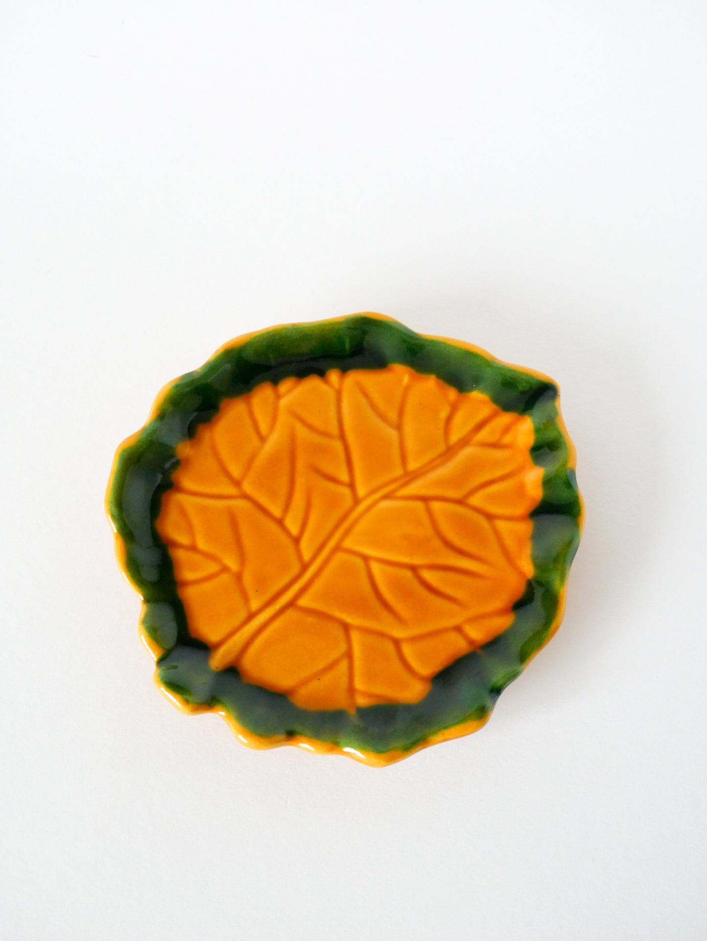 Vide-poche en barbotine feuille jaune et vert, 1970