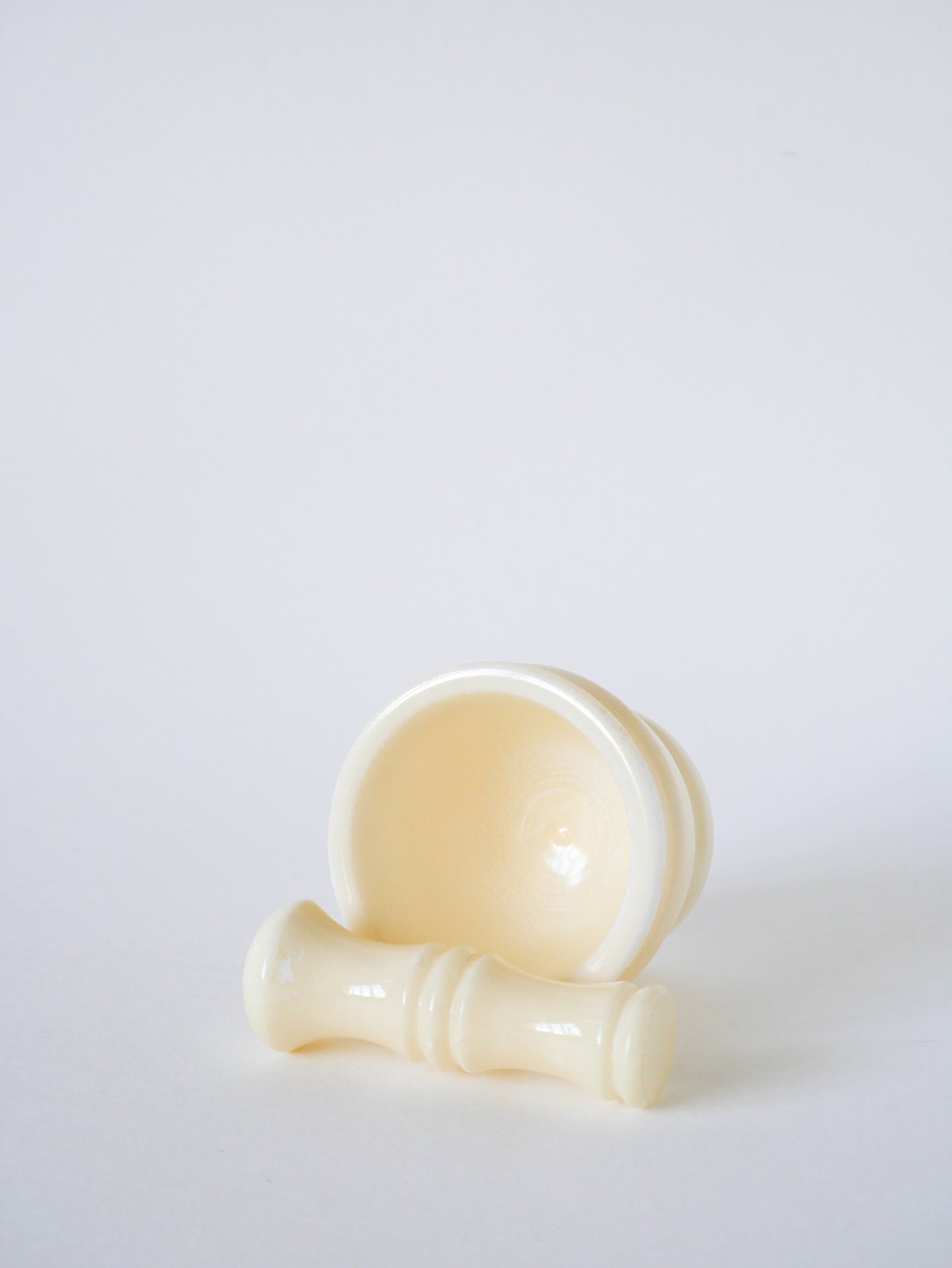 Petit mortier en albâtre avec pilon, Blanc, 1970