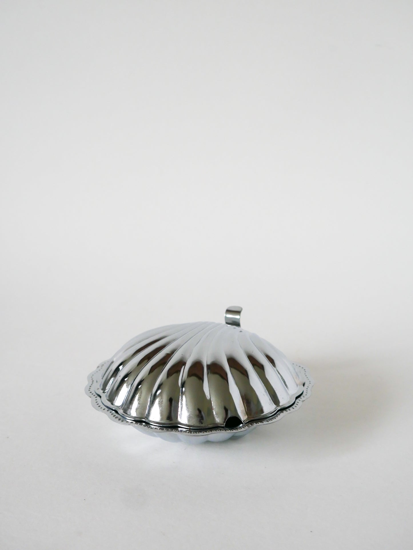 Vide-poche coquillage en métal et verre bleu, 1970