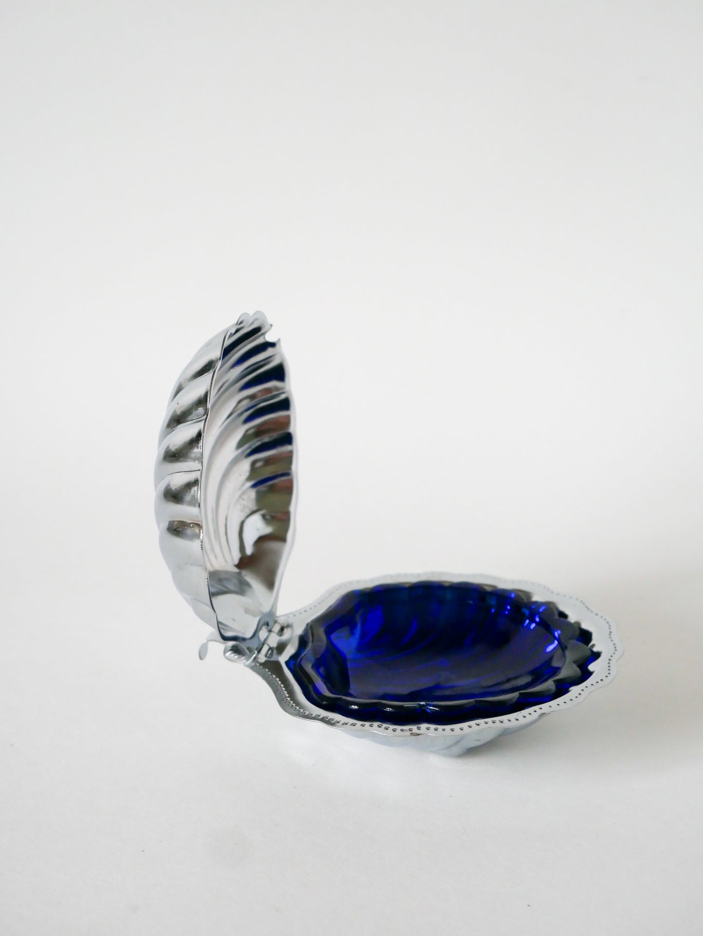 Vide-poche coquillage en métal et verre bleu, 1970