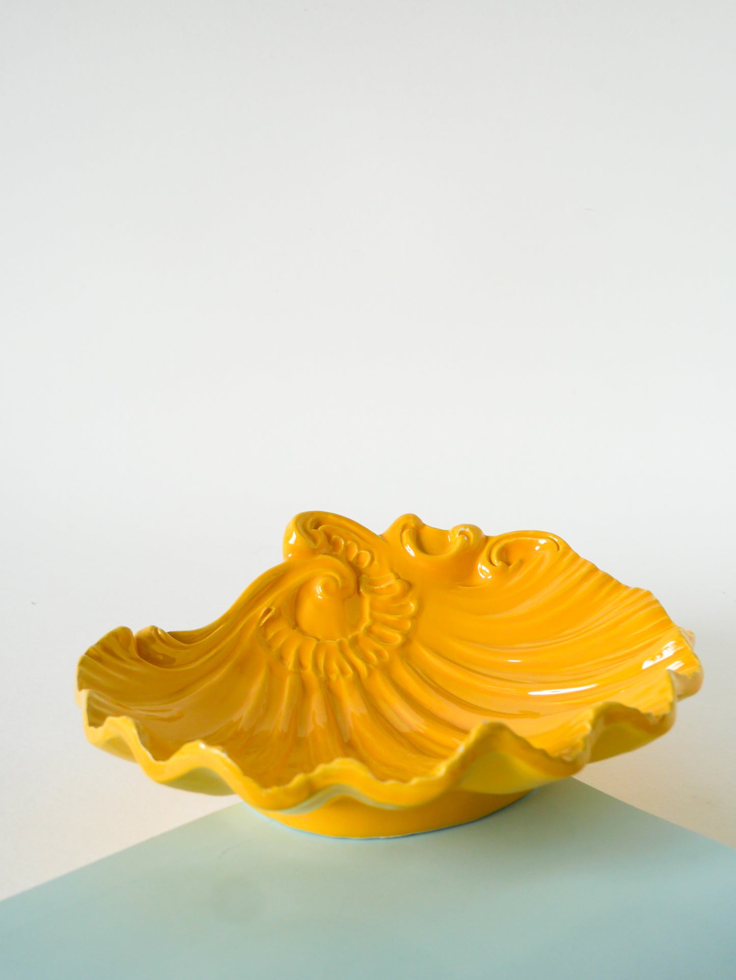 Coupe en céramique Coquillage, Jaune, 1970