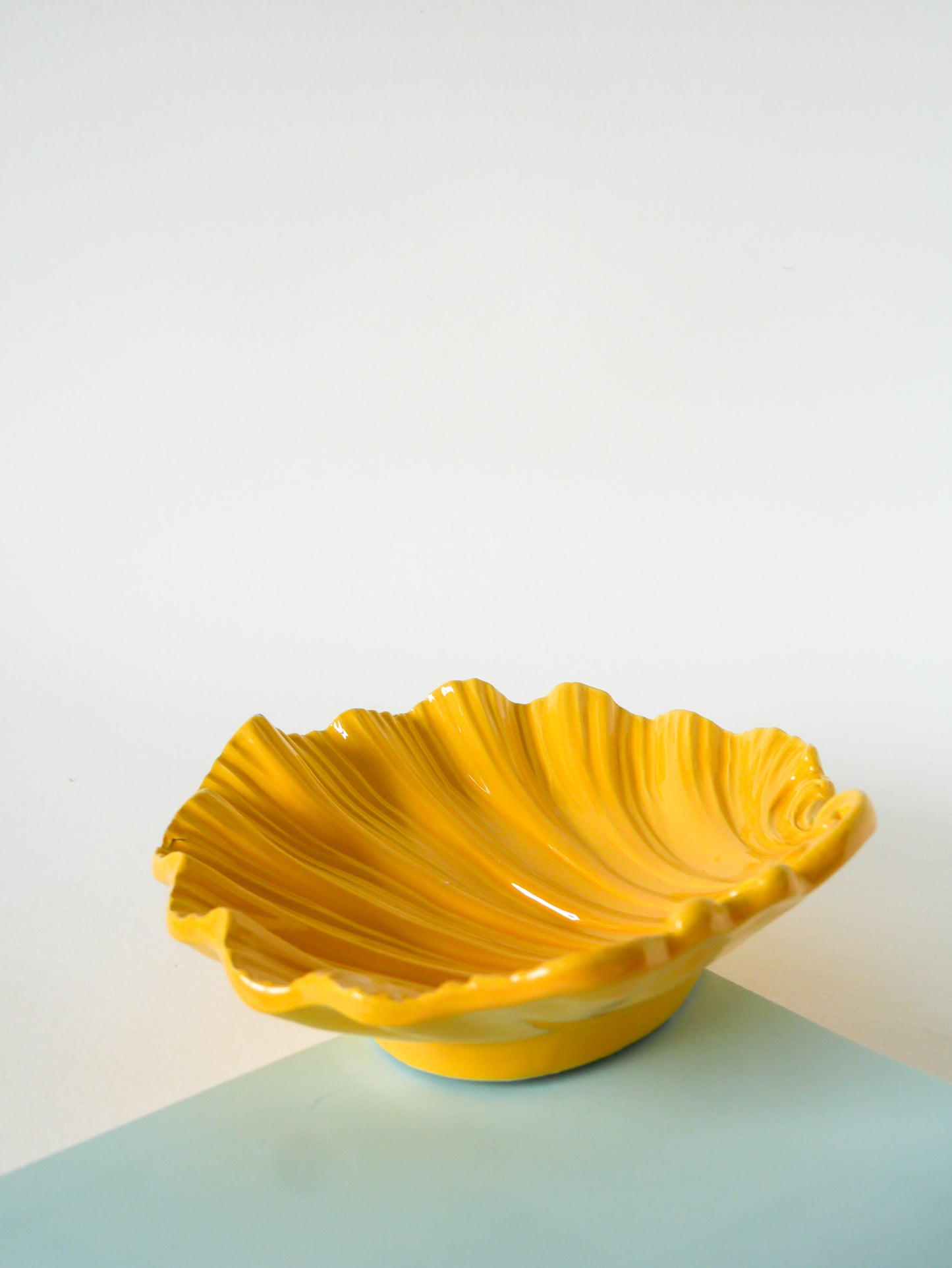 Coupe en céramique Coquillage, Jaune, 1970