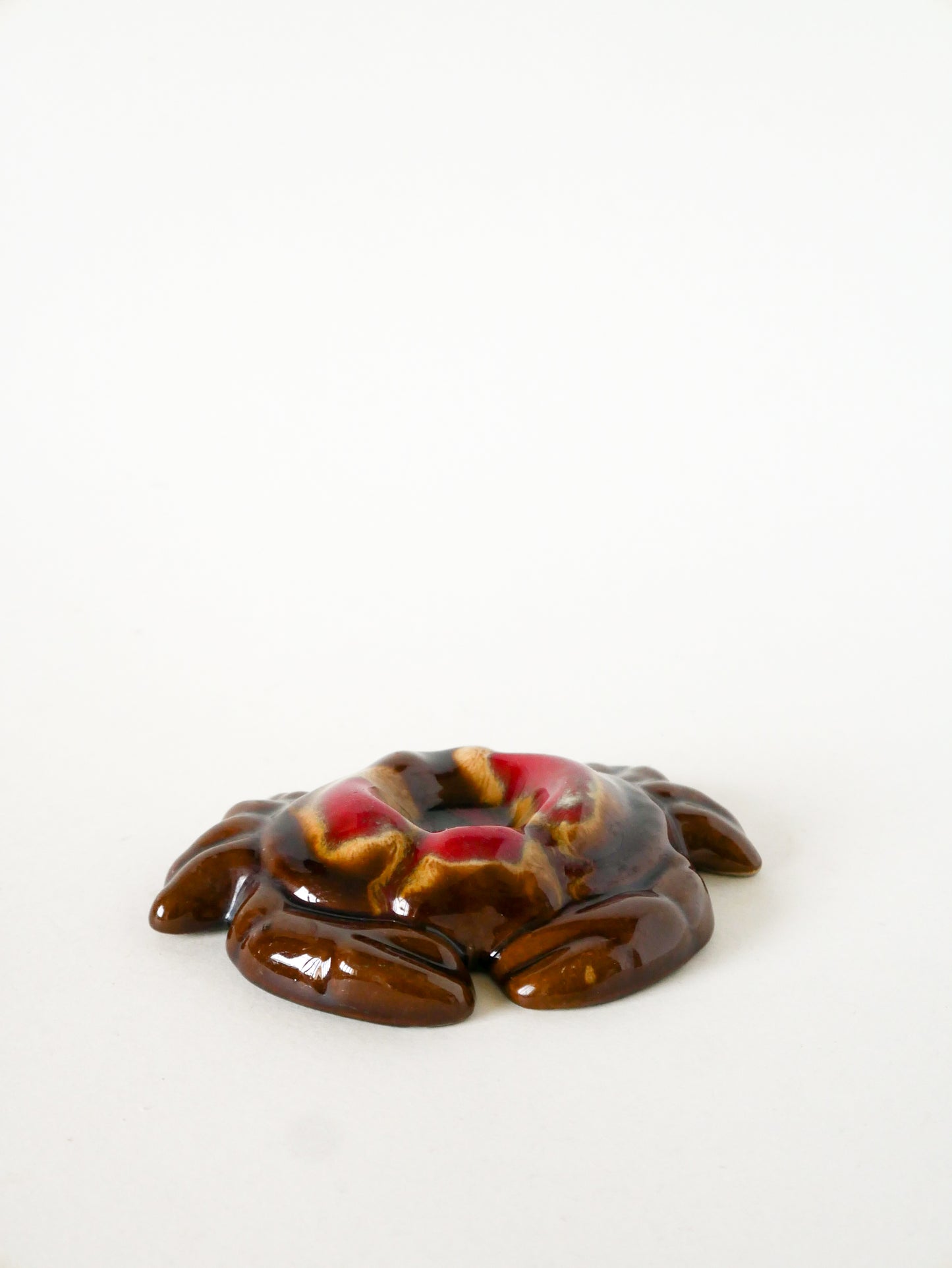 Cendrier en barbotine, modèle Crabe, Marron et Rouge, 1970