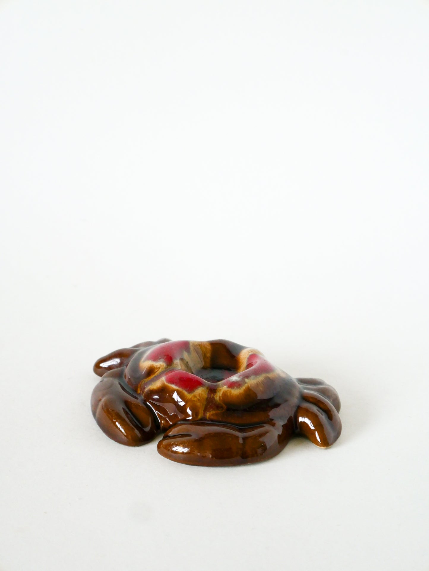 Cendrier en barbotine, modèle Crabe, Marron et Rouge, 1970