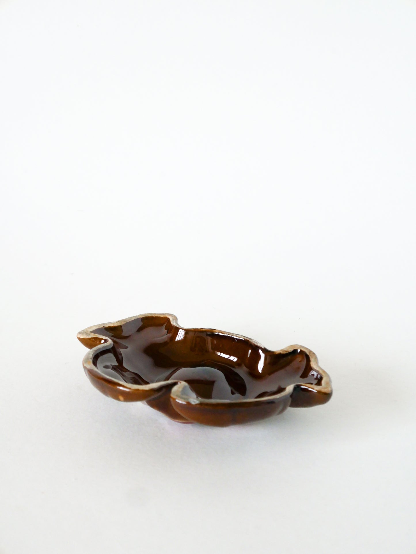 Cendrier en barbotine, modèle Crabe, Marron et Rouge, 1970