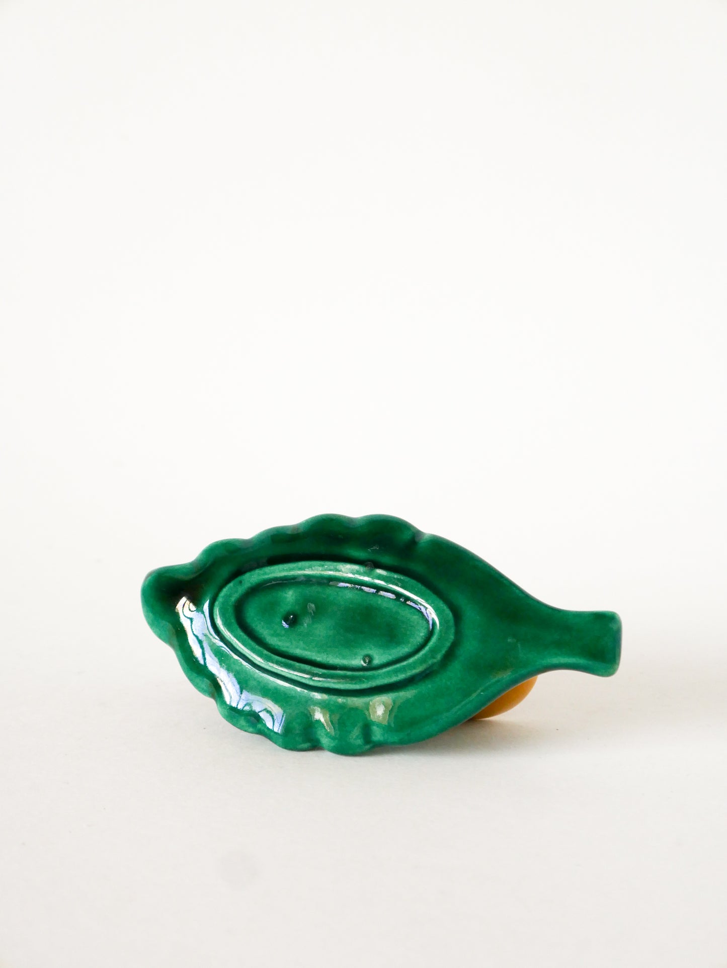 Mini plat de présentation en barbotine, modèle Escargot, 1970