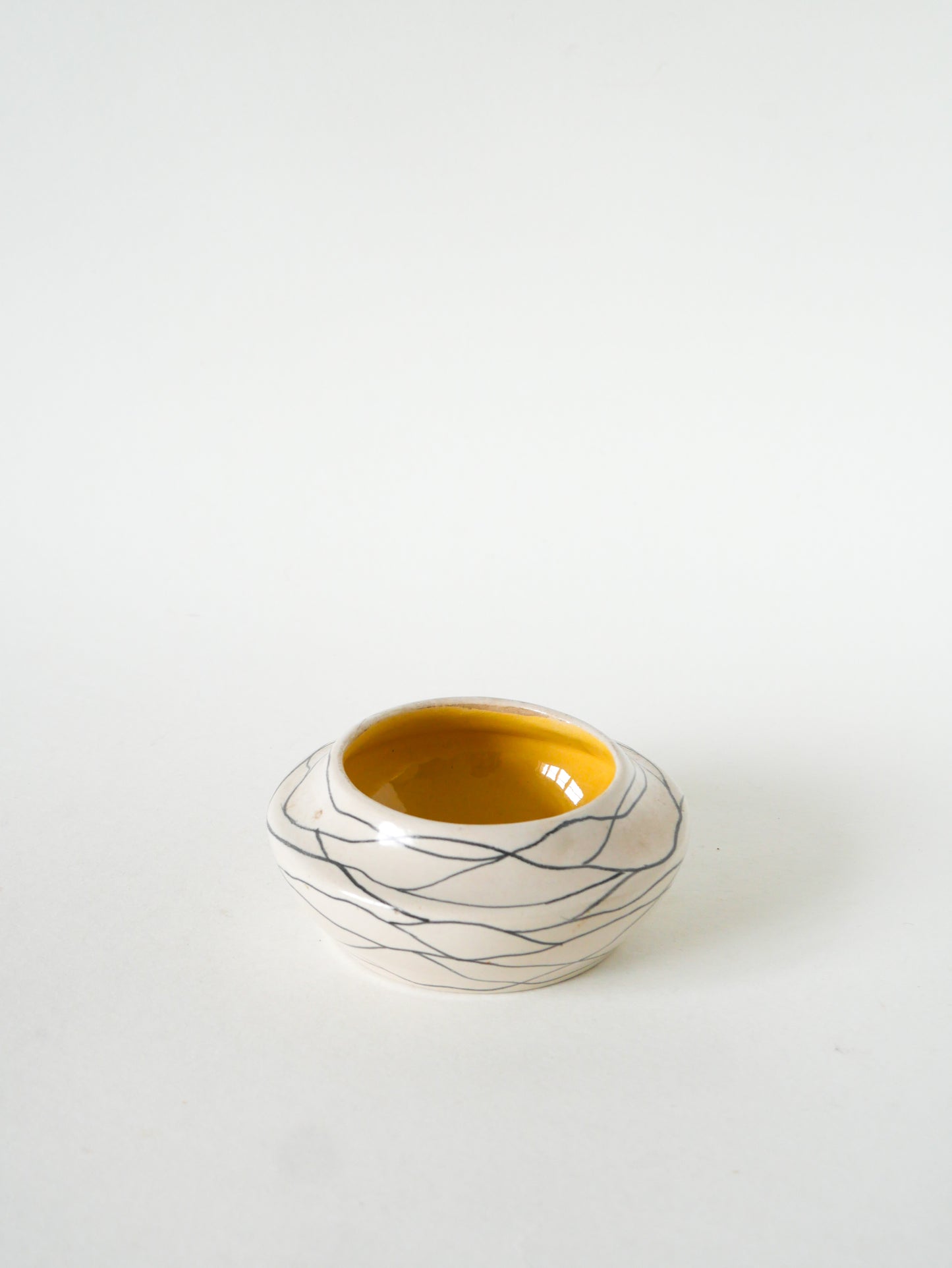 Cendrier / vide-poche en céramique, à motifs abstraits, Jaune & Crème, 1960