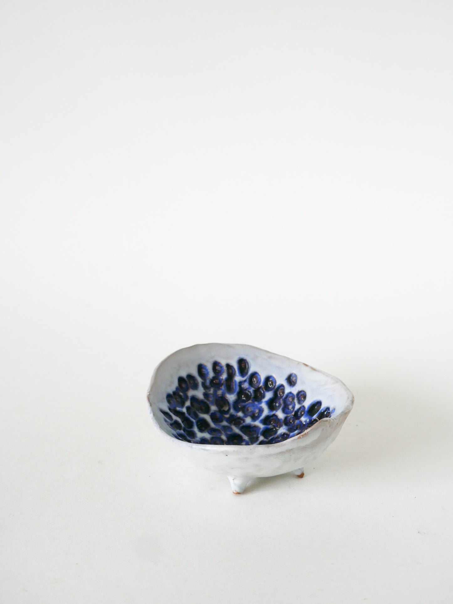 Vide-poche tripode en céramique, Bleu Ciel & Bleu Cobalt, 1970