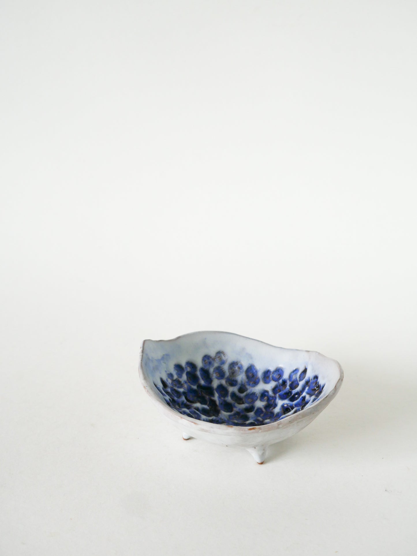 Vide-poche tripode en céramique, Bleu Ciel & Bleu Cobalt, 1970