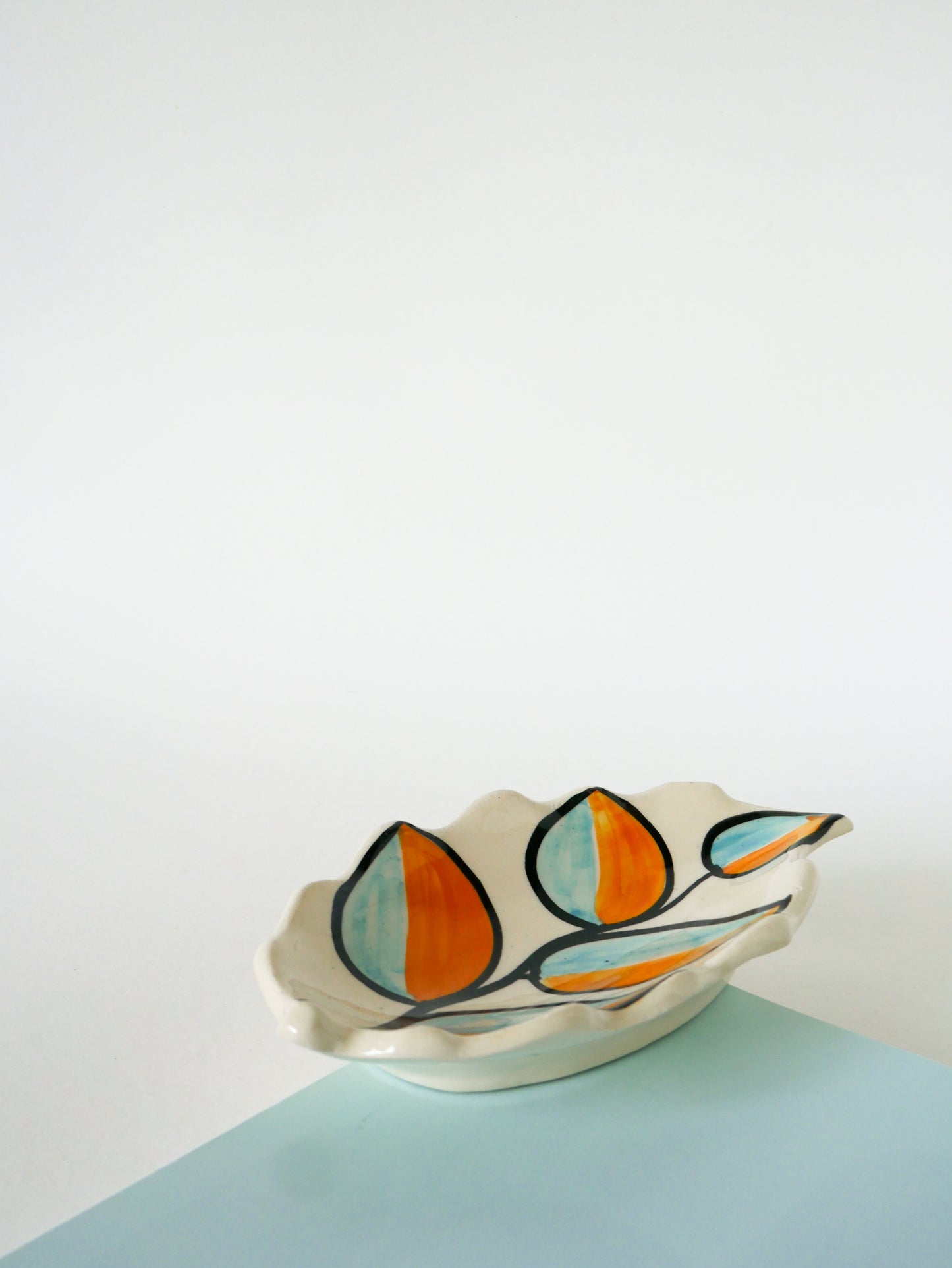 Vide-poche en céramique, forme feuilles, Orange et Bleu, Psyché, 1970