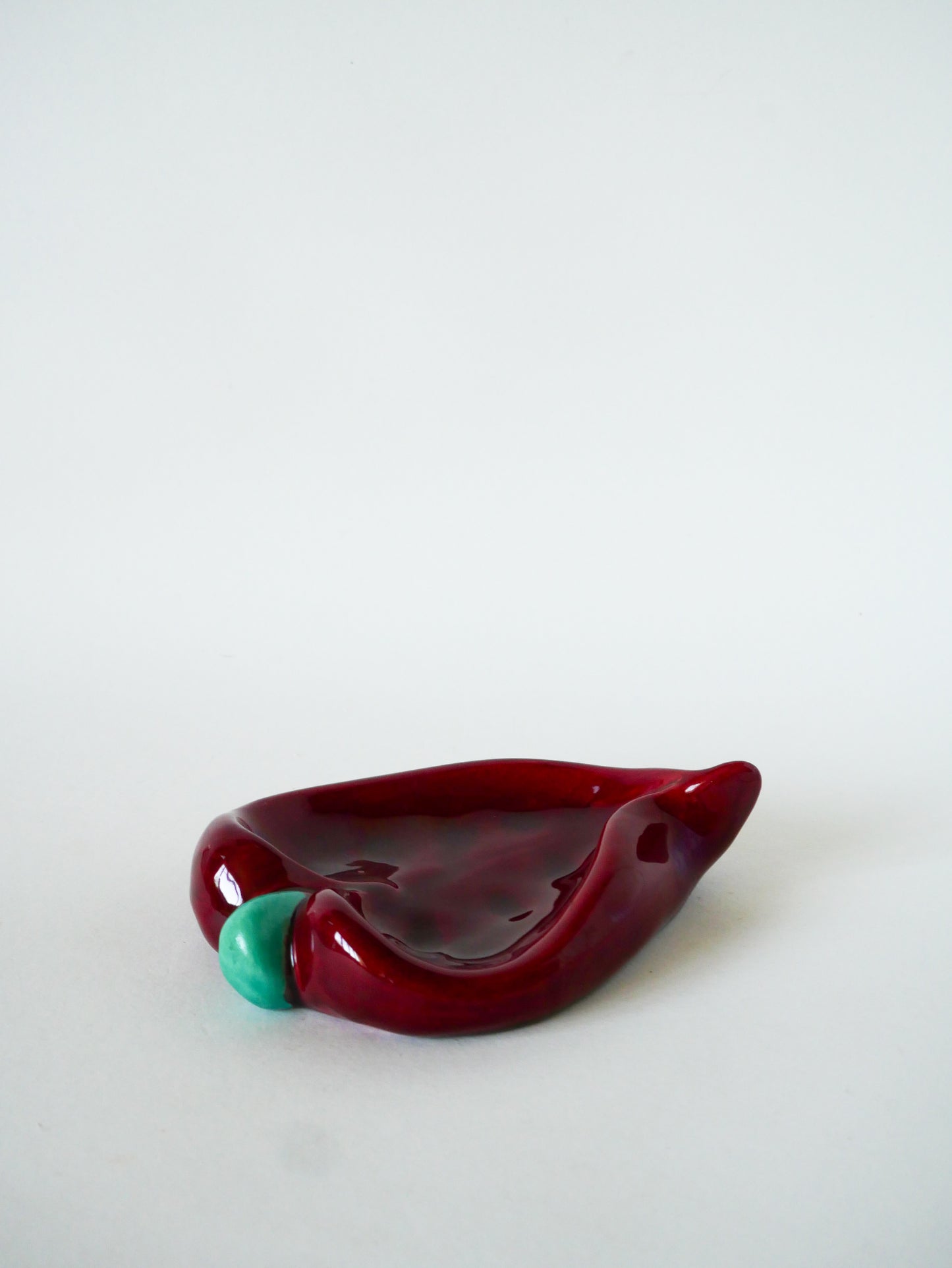 Vide-poche en céramique, modèle Poivron, Bordeaux, Vallauris, 1970