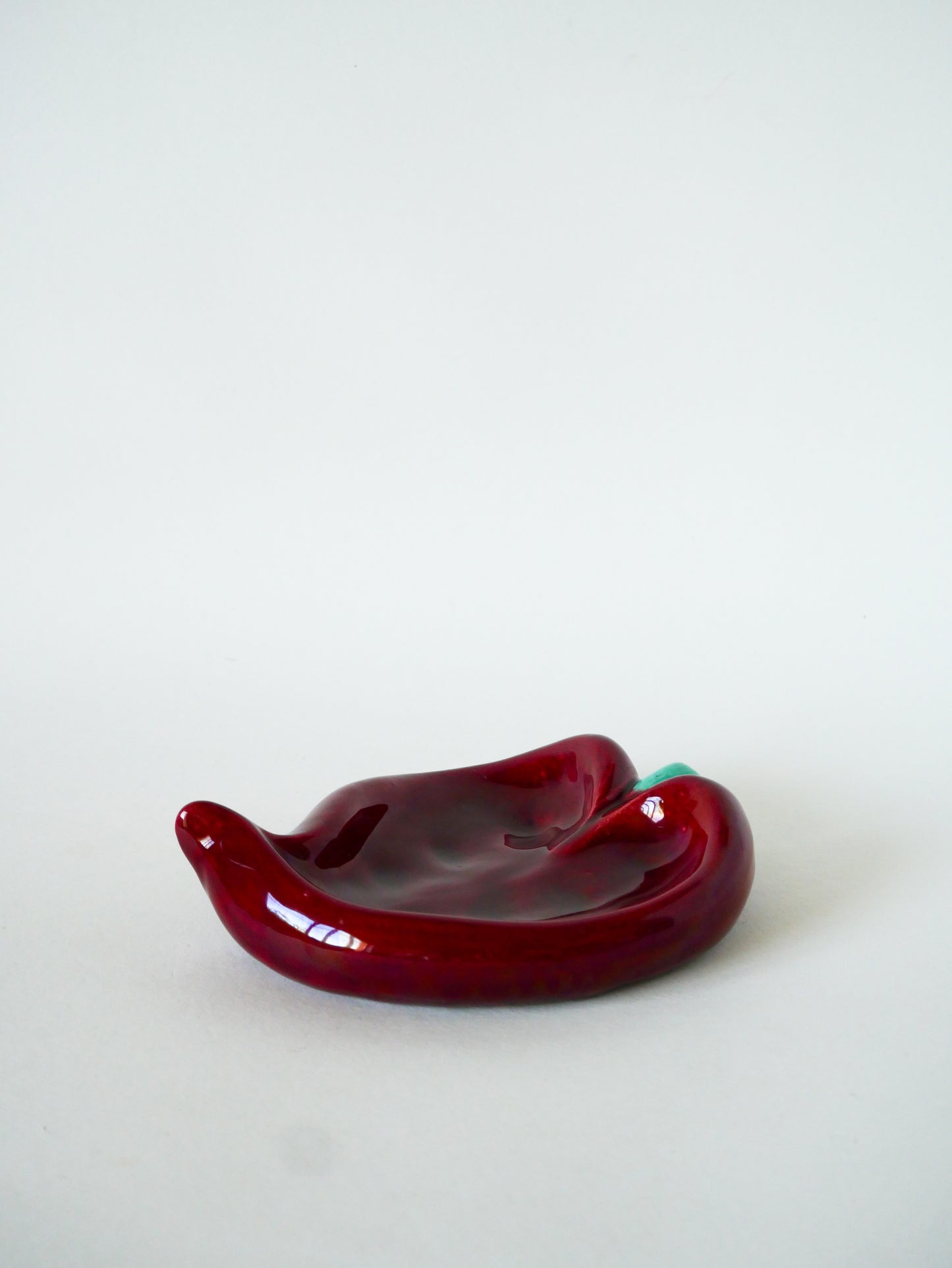 Vide-poche en céramique, modèle Poivron, Bordeaux, Vallauris, 1970