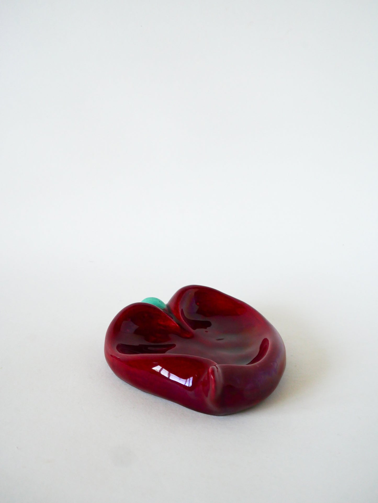 Vide-poche en céramique, modèle Poivron, Bordeaux, Vallauris, 1970