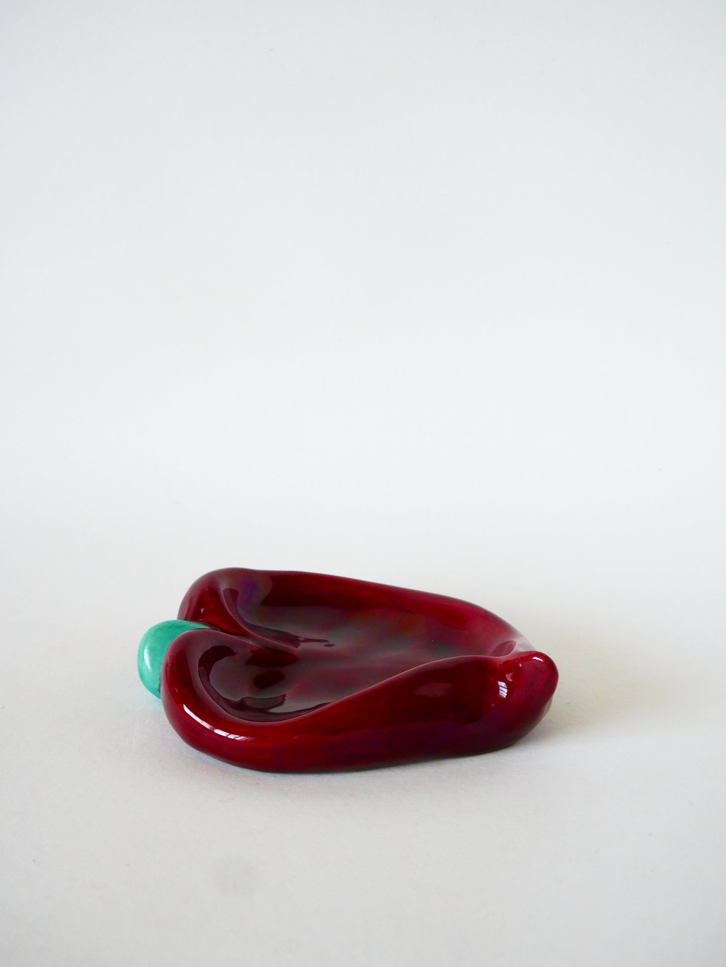 Vide-poche en céramique, modèle Poivron, Bordeaux, Vallauris, 1970