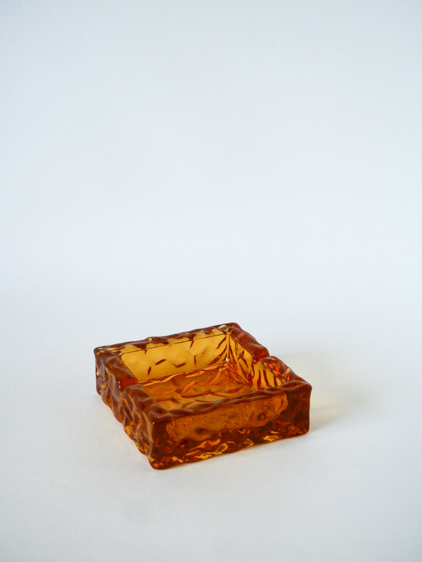 Cendrier carré en verre Ambré, 1980