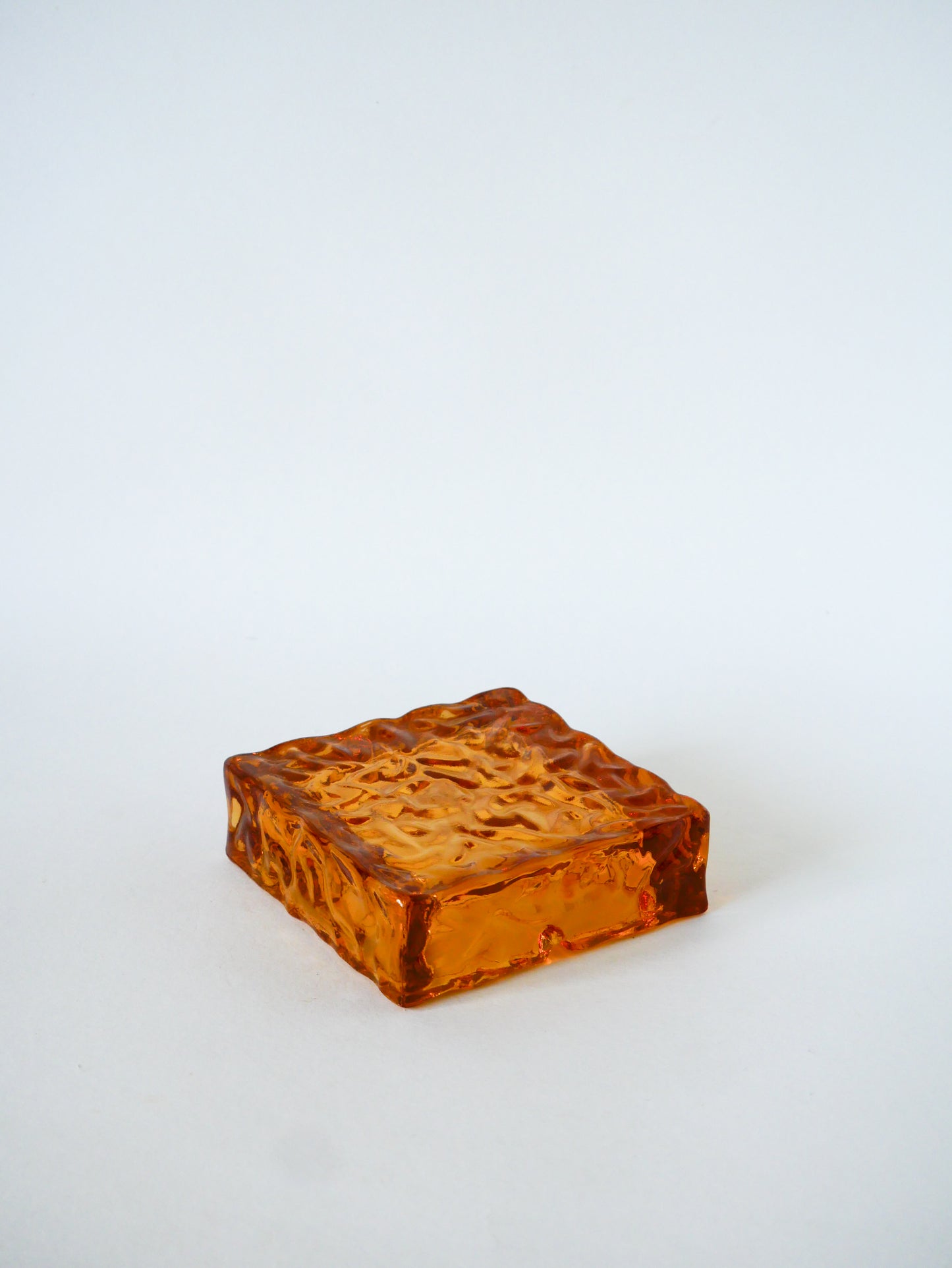 Cendrier carré en verre Ambré, 1980