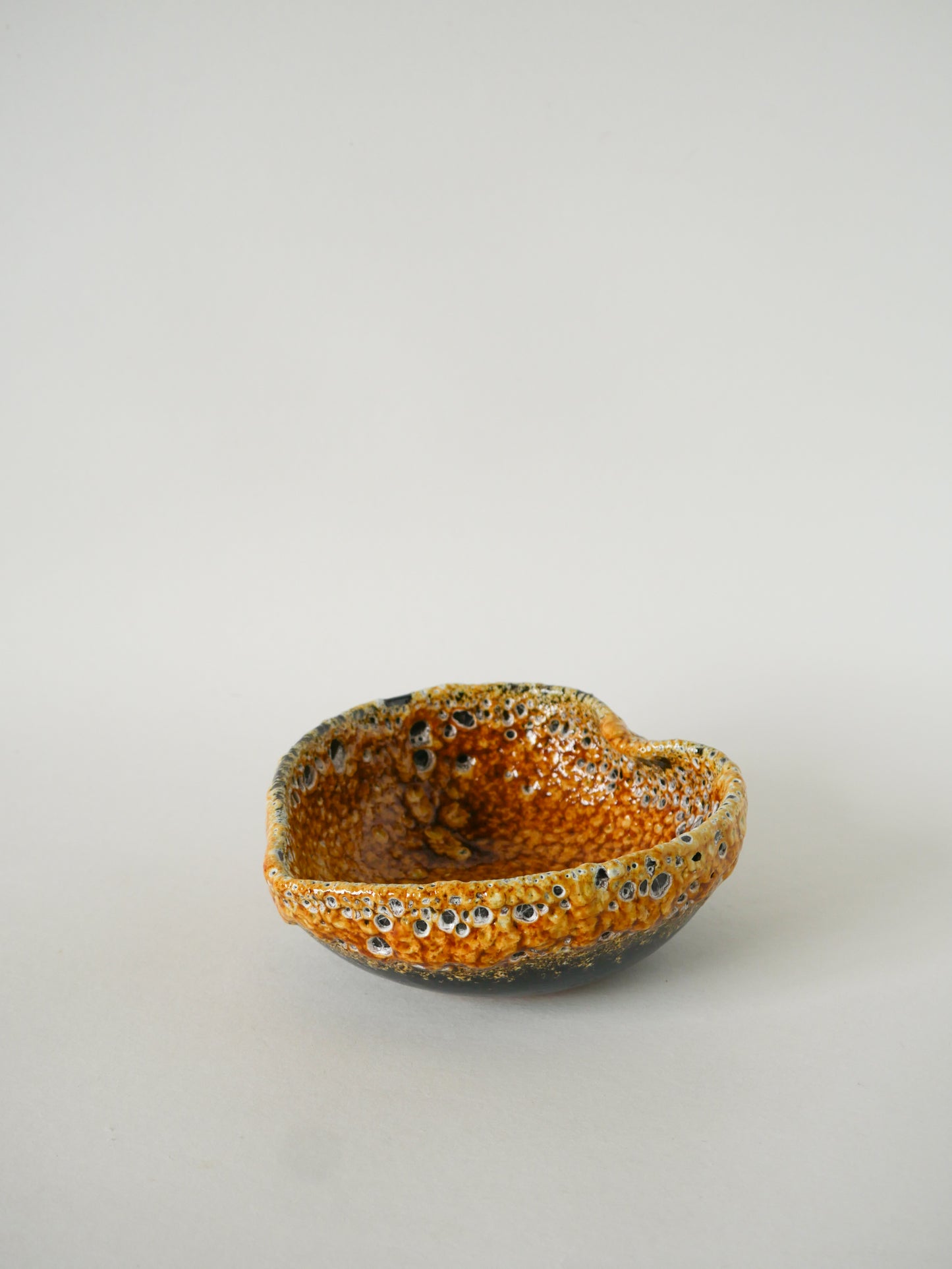 Vide-poche en Fat Lava, Jaune, 1970 - 15 X 5.5 cm