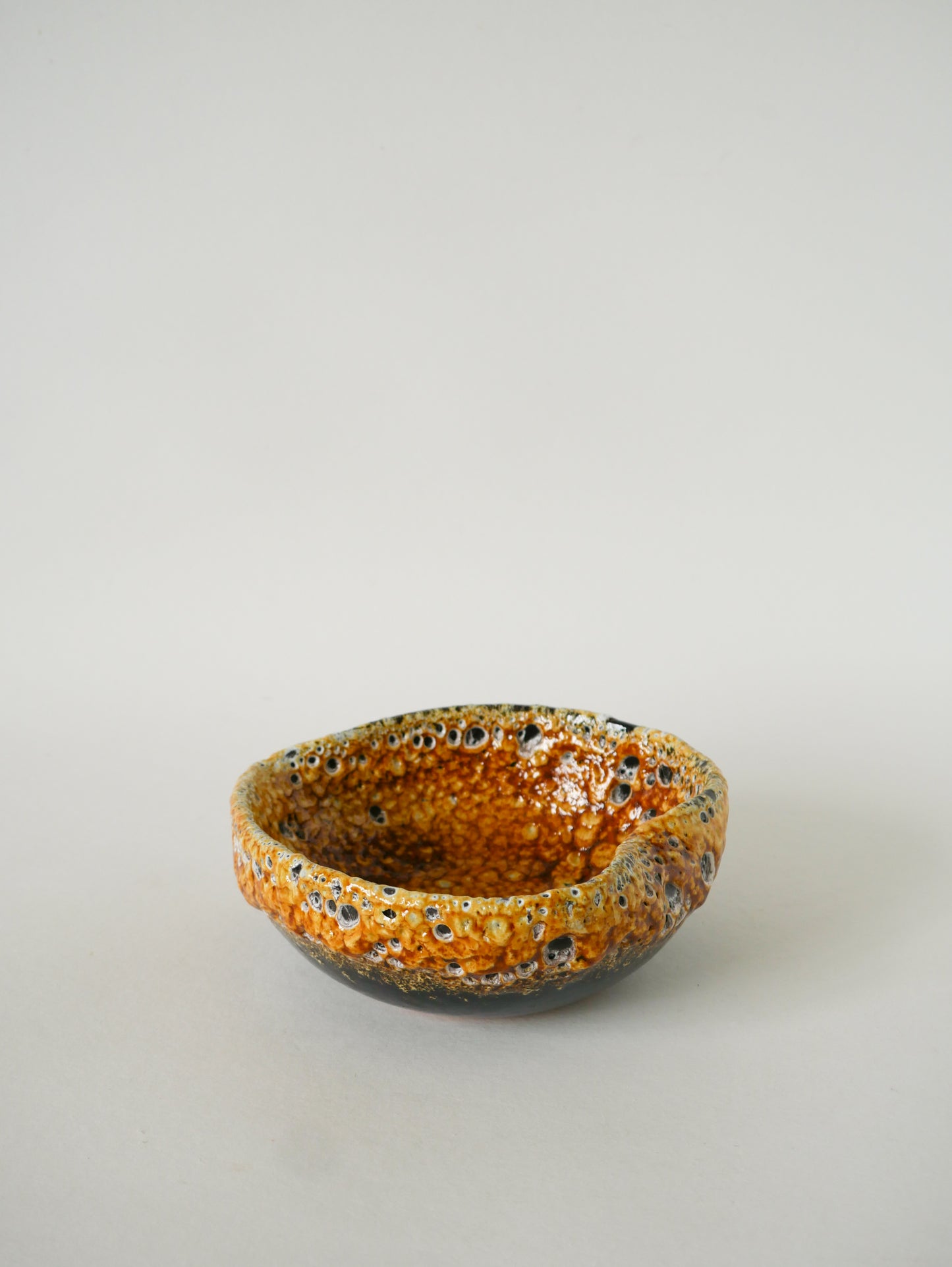 Vide-poche en Fat Lava, Jaune, 1970 - 15 X 5.5 cm